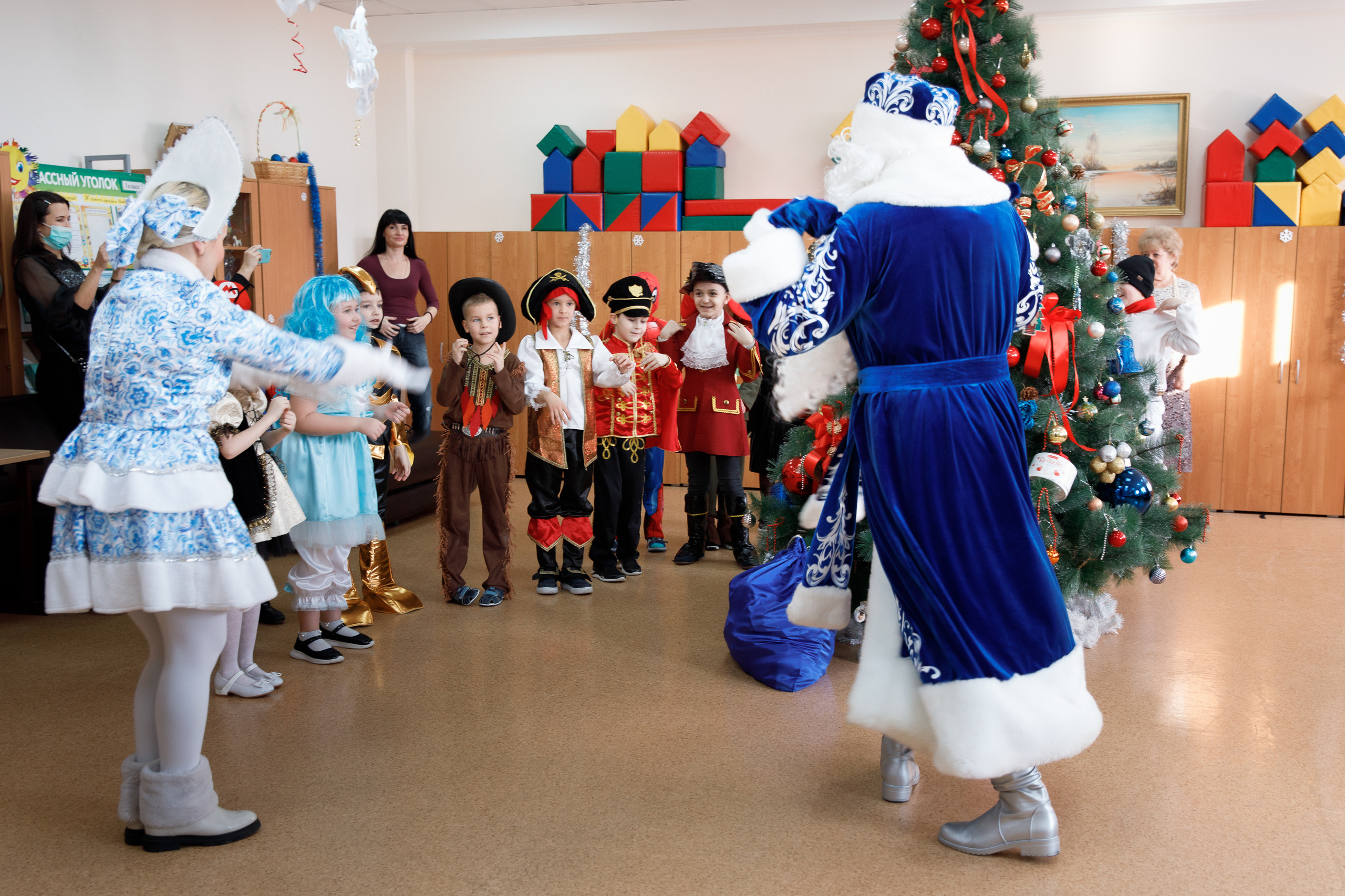 Школа «Кристалл» | Новогодняя программа. Свадебный, семейный и школьный фотограф в Сызрани Максим Баталов