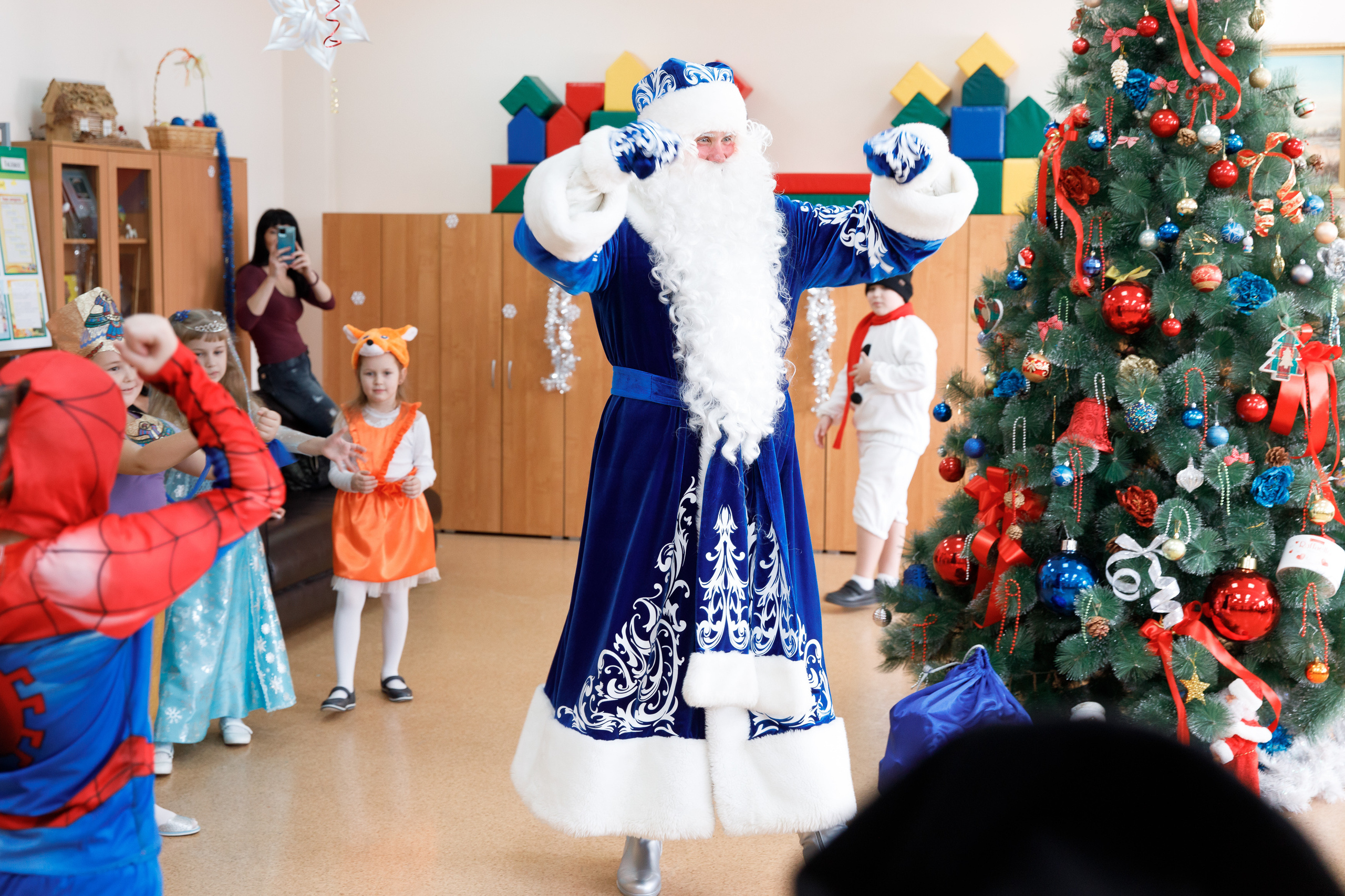 Школа «Кристалл» | Новогодняя программа. Свадебный, семейный и школьный фотограф в Сызрани Максим Баталов