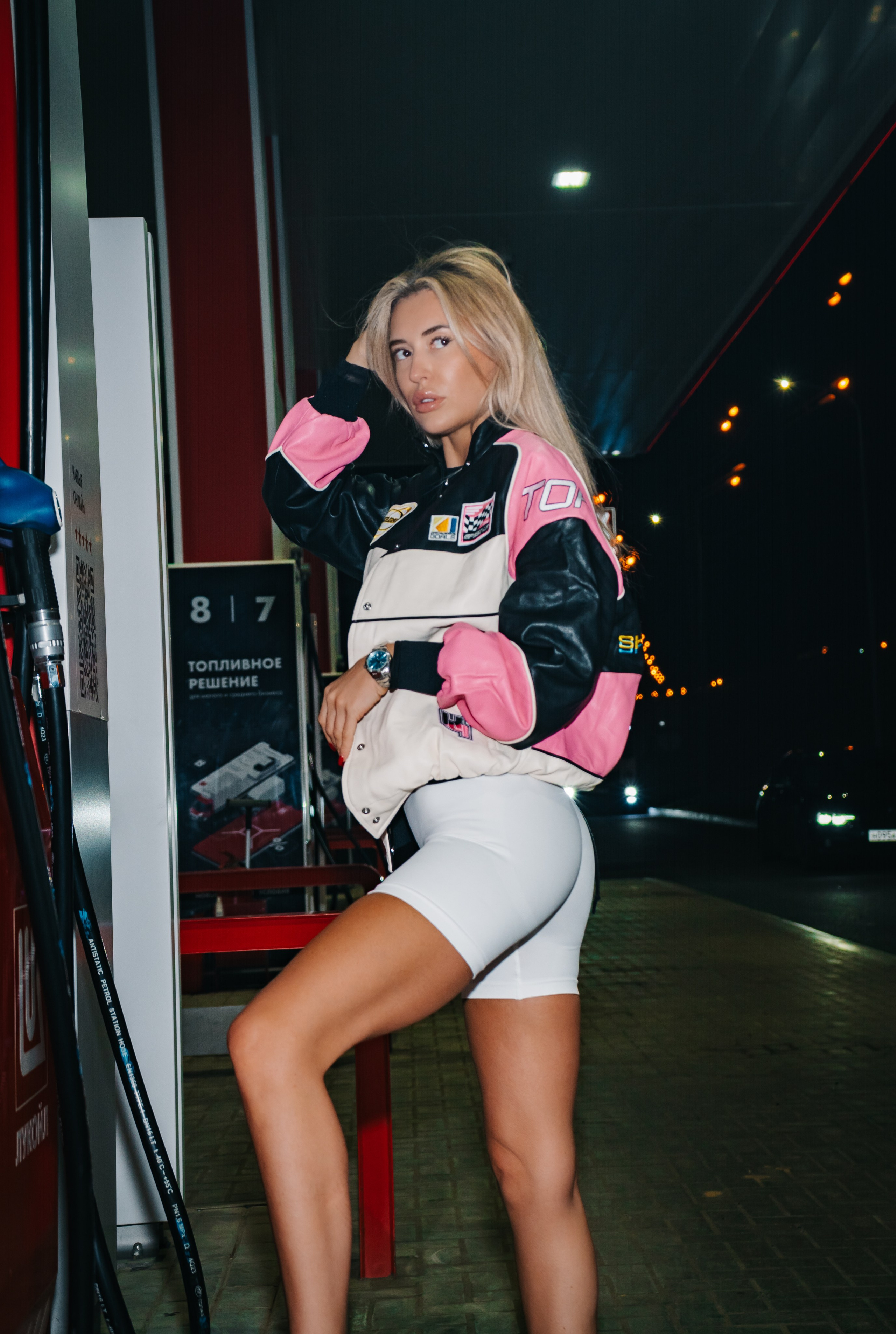 Lovestory на заправке. Фотограф Москва и Видеограф Москва