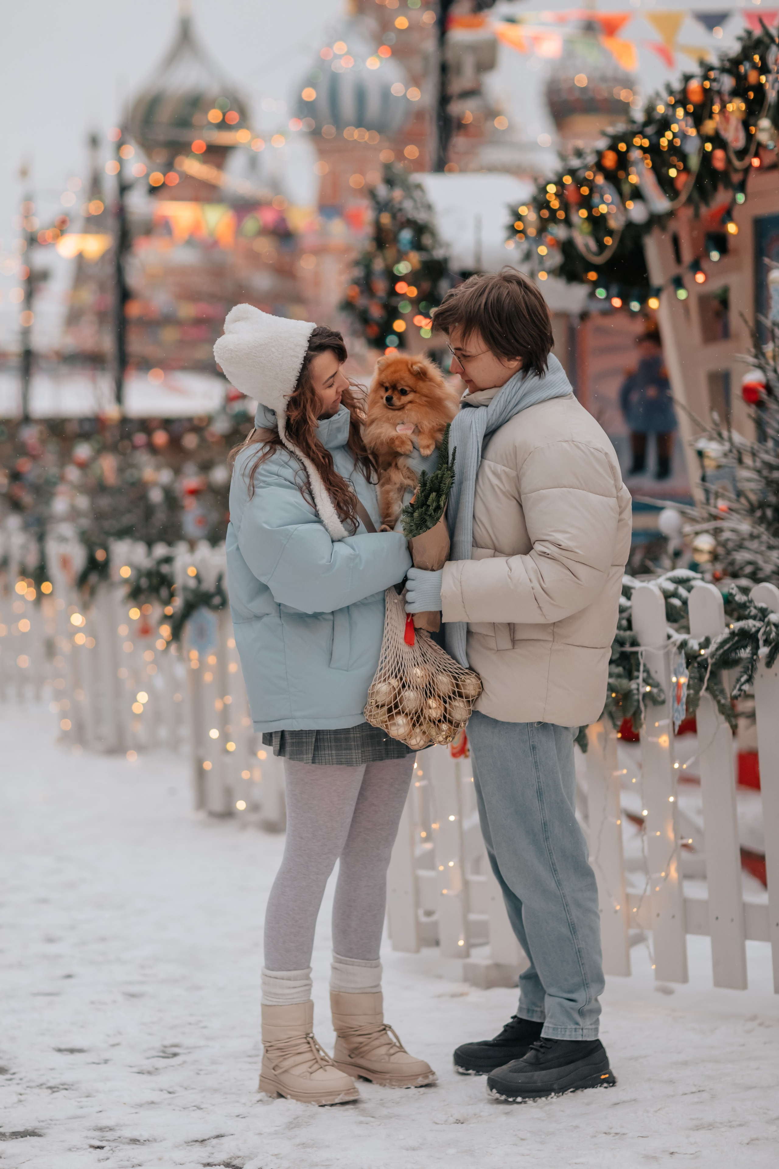 Тоффи и семья на новогодней ярмарке. Семейный фотограф анималист Мария Крючкова