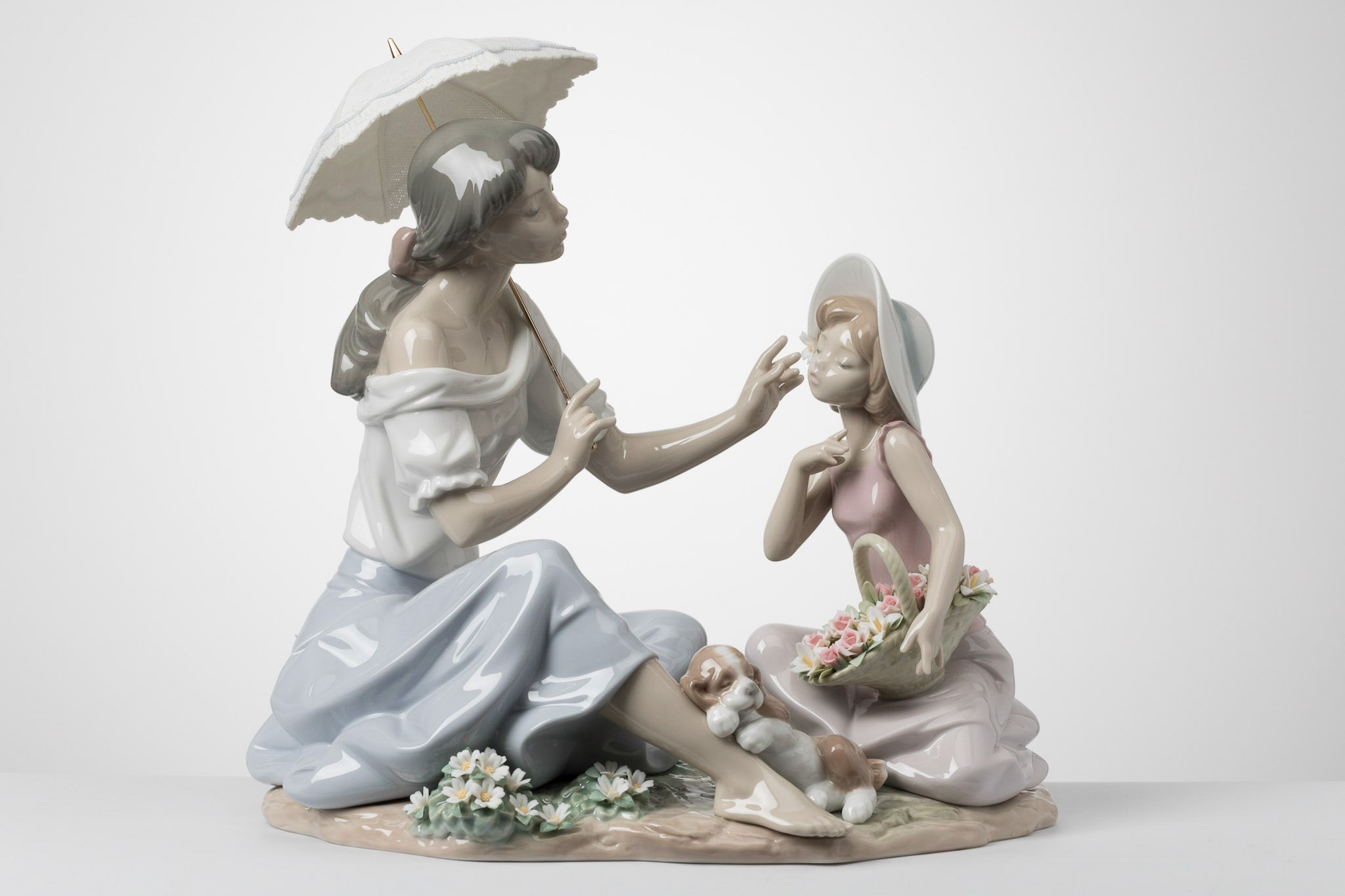 Porcelain sculpture on white background - photographer Andrey Dunin