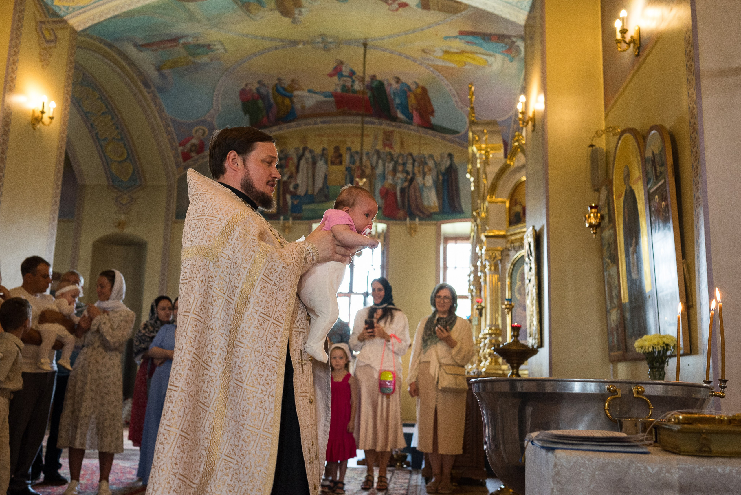 Крещение в Церкви Преображения Господня в Спас-Темне. Фотограф Ксения Огородова портфолио