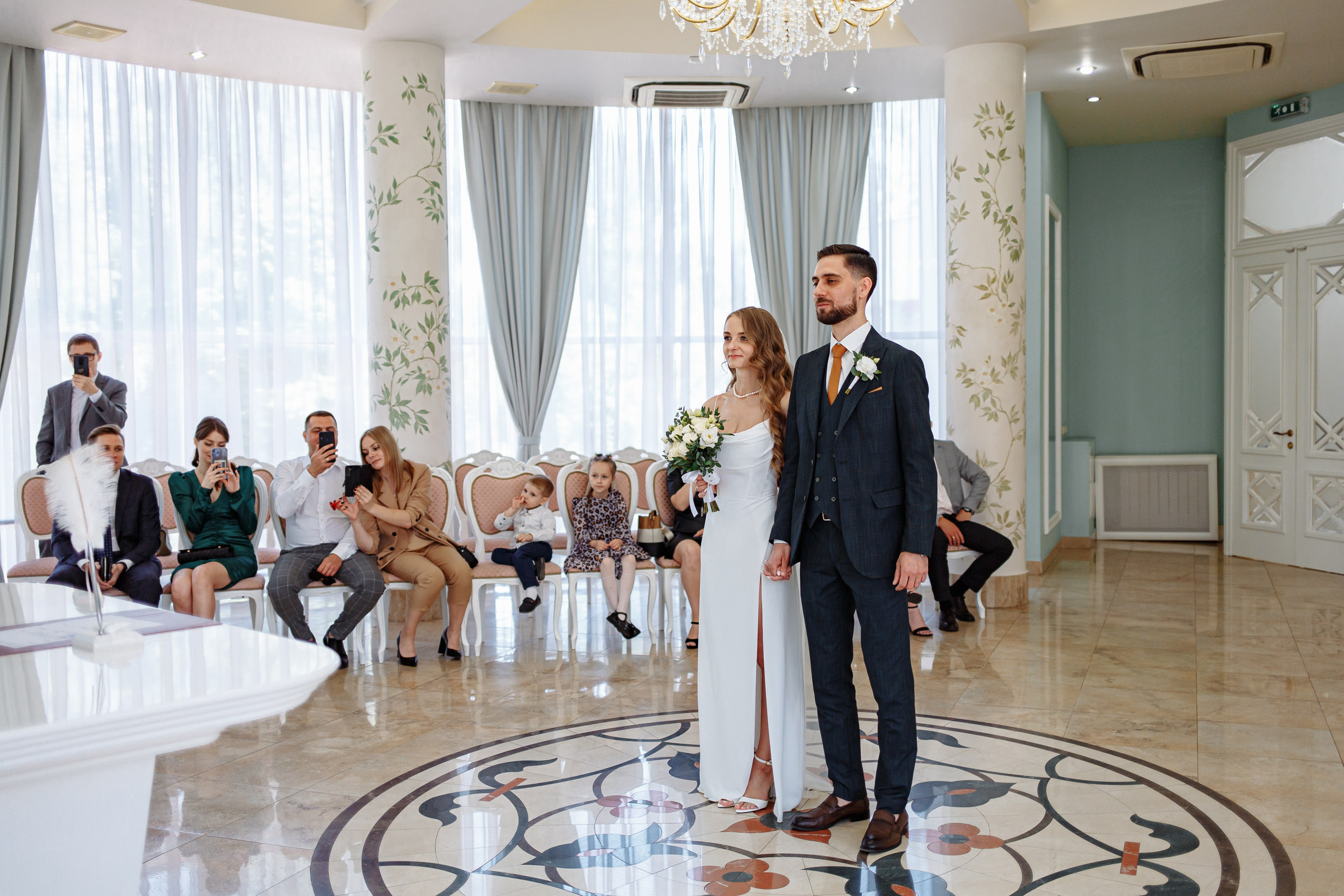 Свадебная фотосессия с кабриолетом и в загородном клубе Artiland. Свадебный фотограф Москва и МО Сергей Киржаев