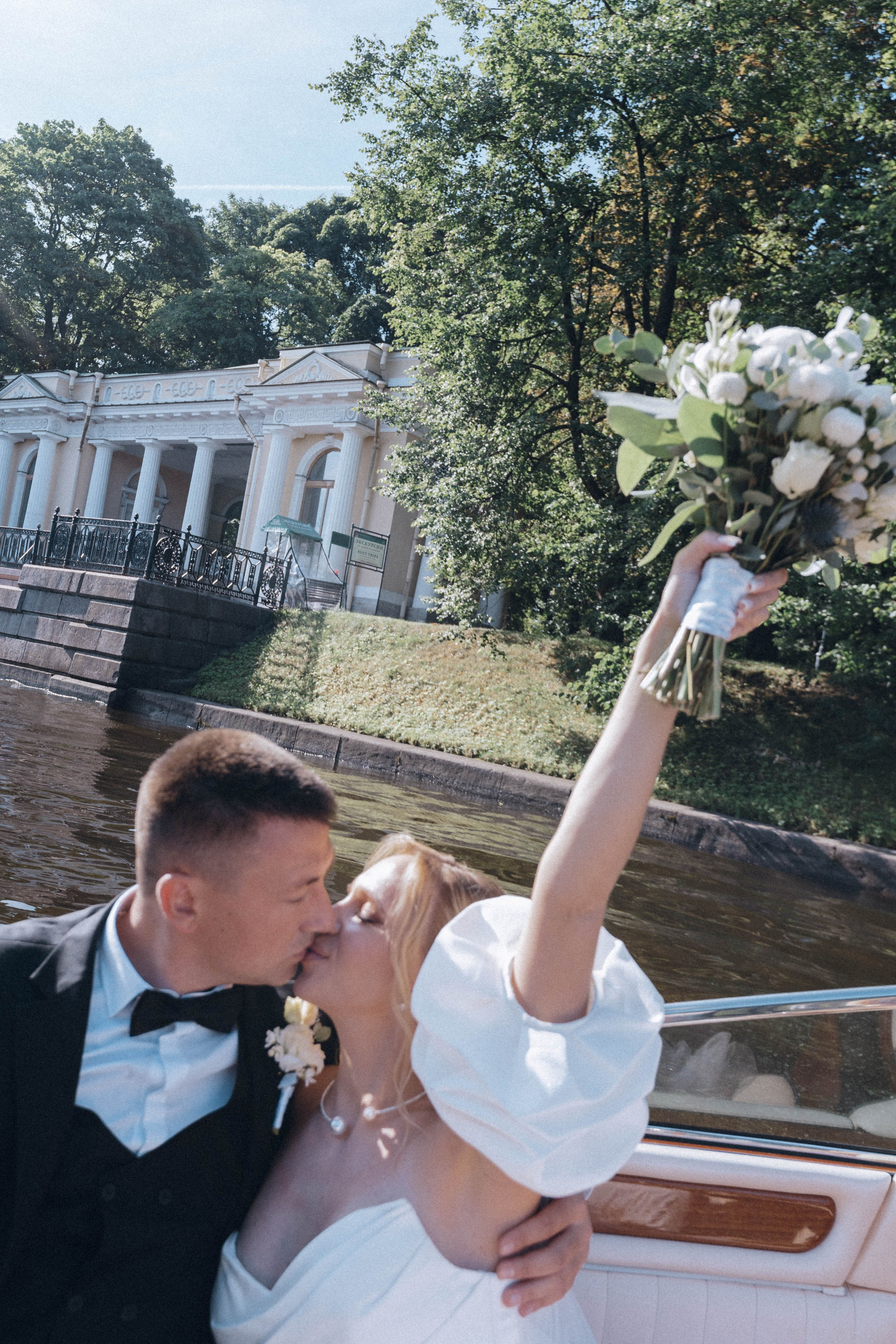 СВАДЕНБНАЯ СЬЕМКА НА КАТЕРЕ ПО КАНАЛАМ САНКТ-ПЕТЕРБУРГА И В АКВАТОРИИ НЕВЫ. Профессиональный фотограф, Санкт-Петербург — Виктория Богомолова