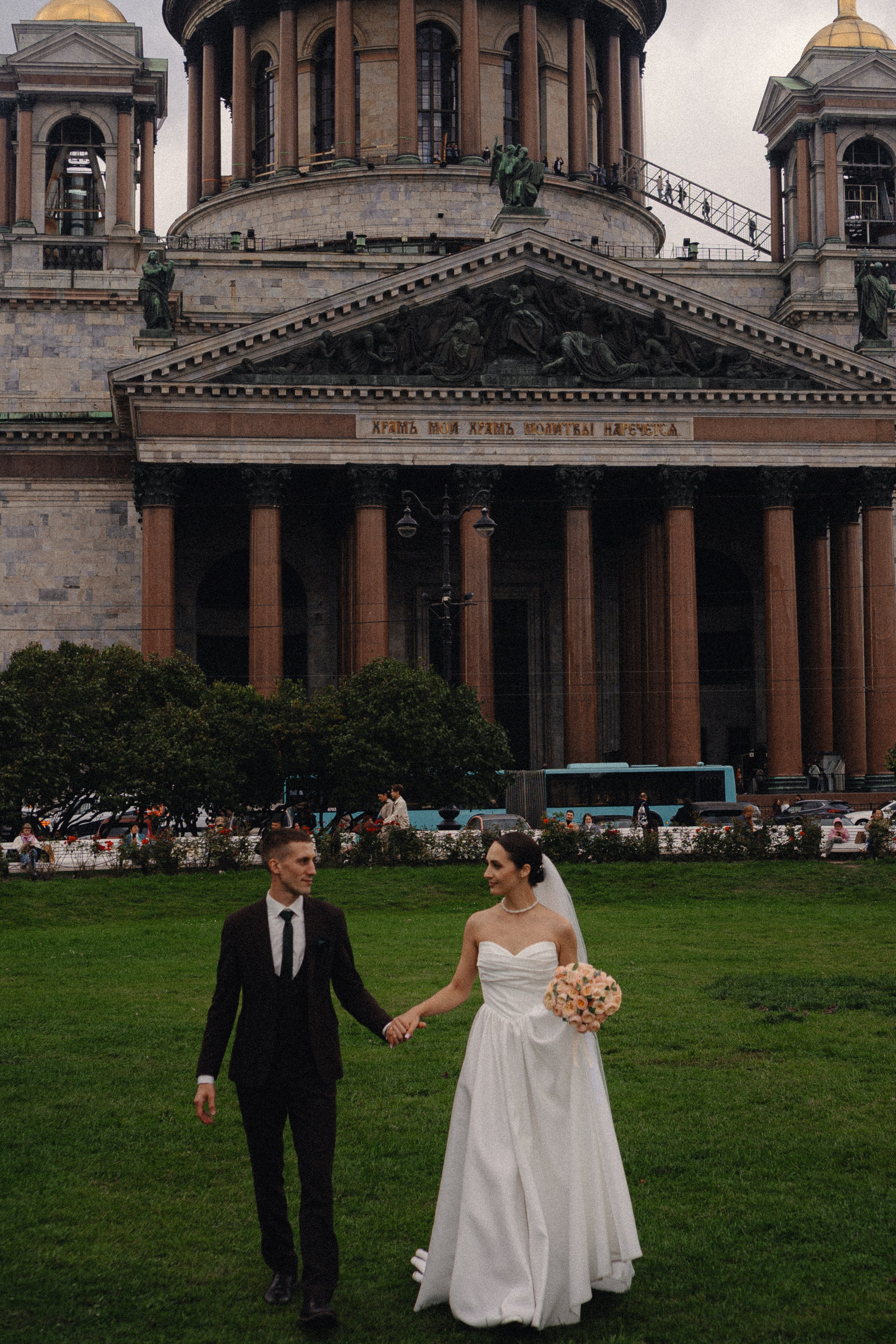 СВАДЕБНАЯ ПРОГУЛКА В САНТК-ПЕТЕРБУРГЕ (ИСАКИЕВСКИЙ СОБОР, ЗИМНЯЯ КАНАВКА, ЭРМИТАЖ И БОЛЬШАЯ МОРСКАЯ УЛИЦА). Профессиональный фотограф, Санкт-Петербург — Виктория Богомолова