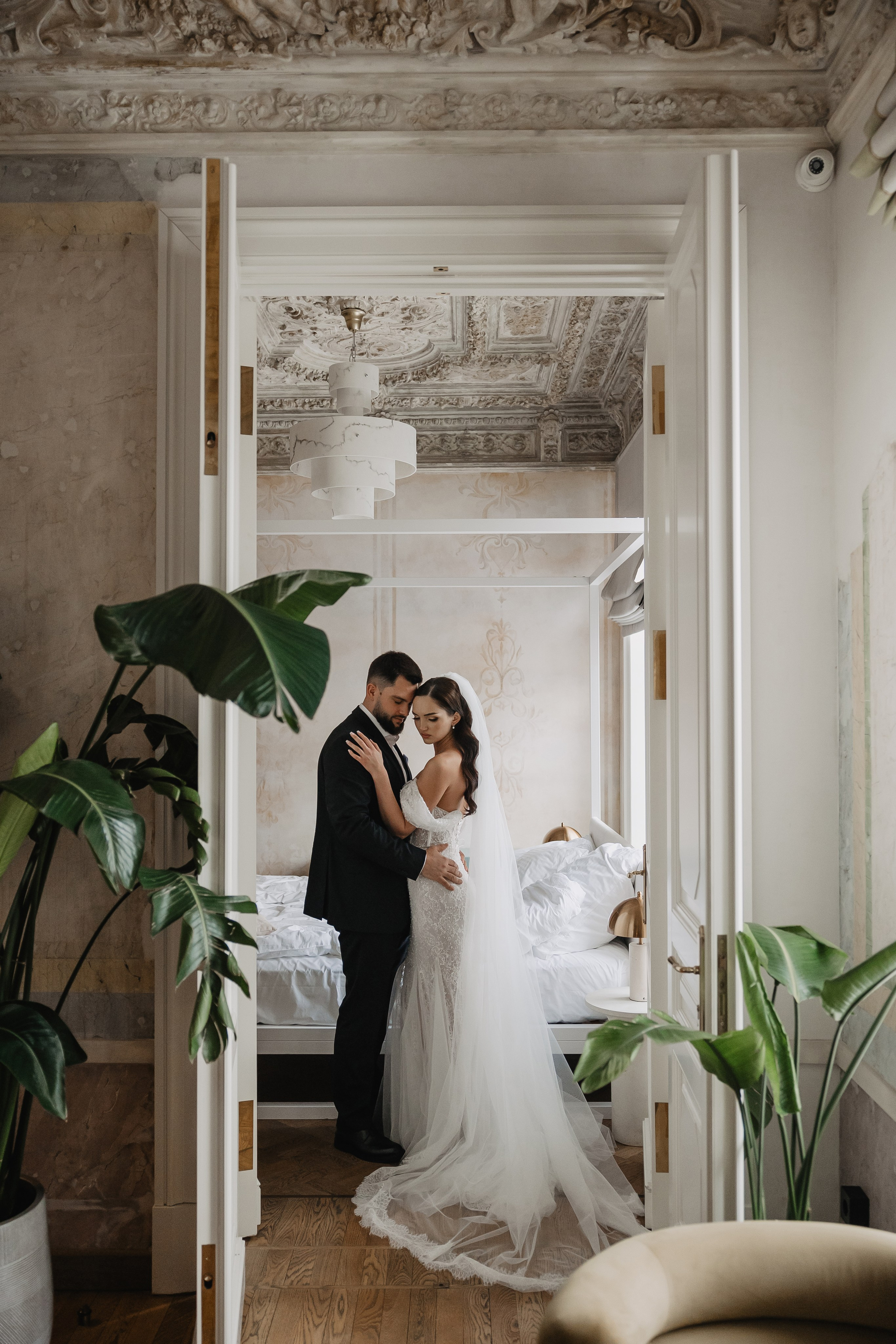 свадебная фотосессия в отеле Twelve Reasons в Москве