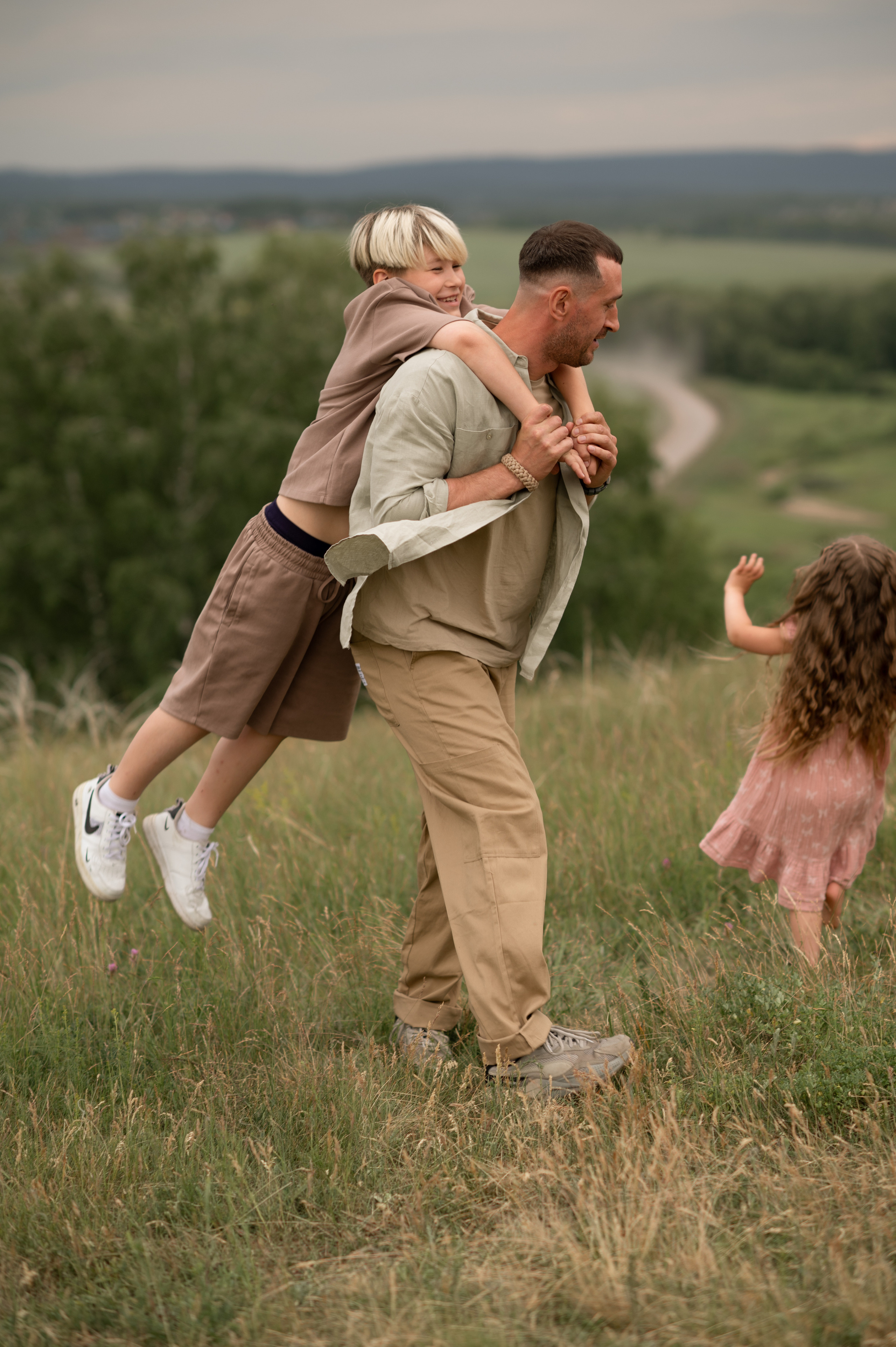 На холмах. Семейный фотограф в Красноярске Надежда Кошелева