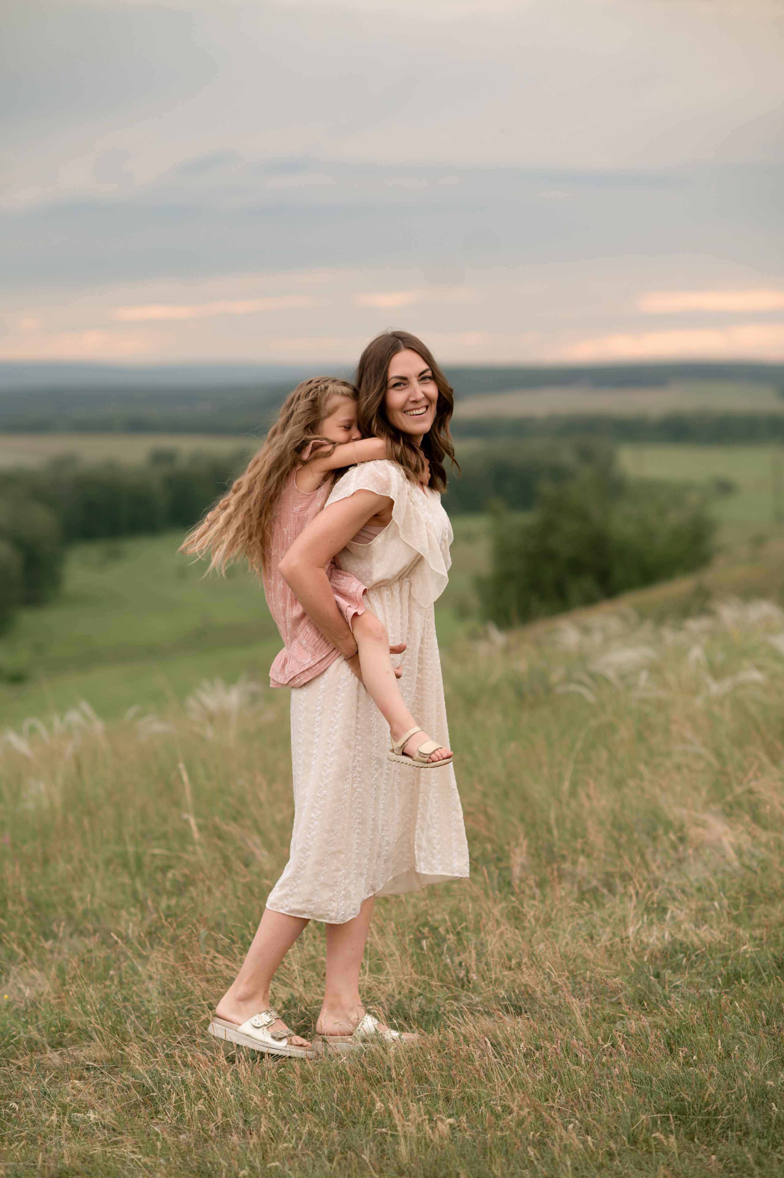 На холмах. Семейный фотограф в Красноярске Надежда Кошелева