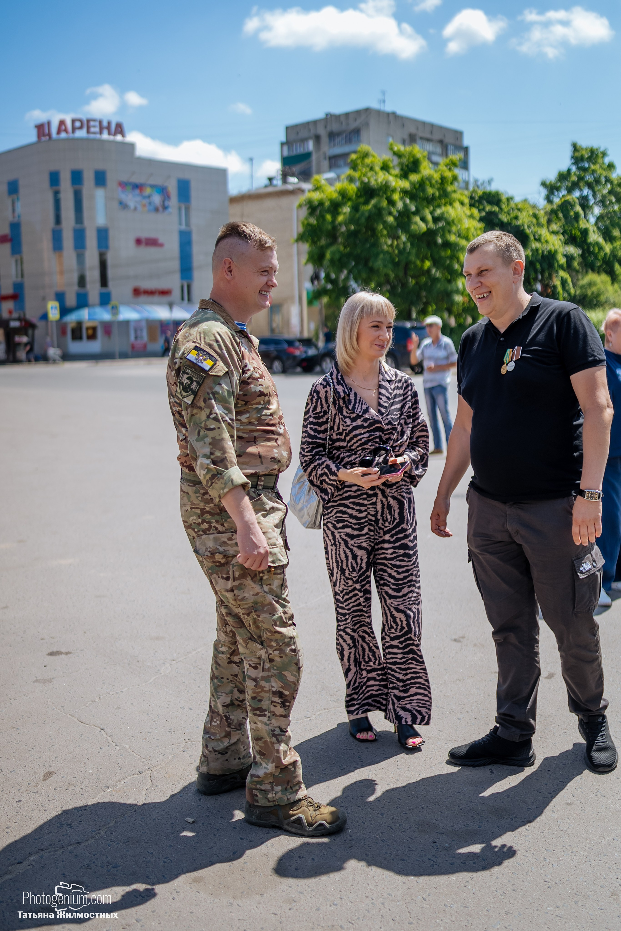 8 июня «Патриоты из Курска» сбор гуманитарной помощи у кинотеатра «Родина». Фотограф Нижний Новгород Татьяна Кейод