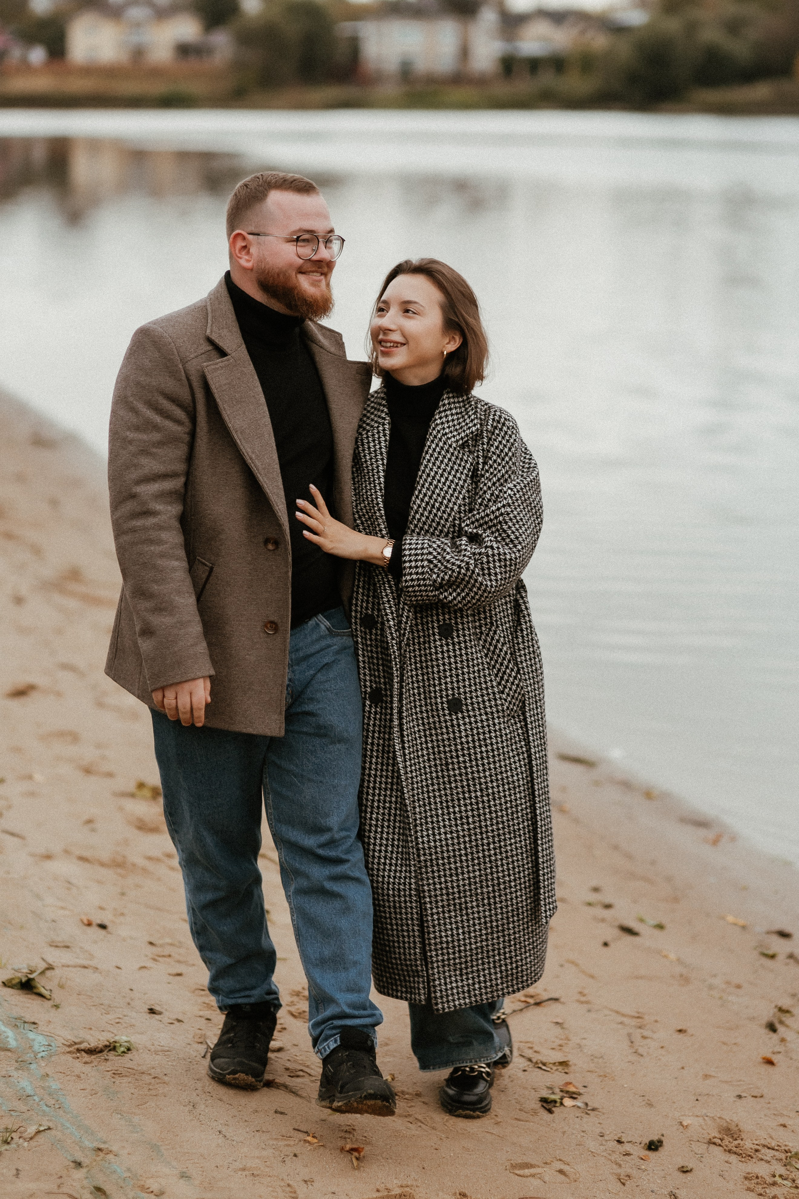 Фотосессия влюбленных осенью в городе. Свадебный и репортажный фотограф в Ярославле и Санкт-Петербурге Роман Микрюков