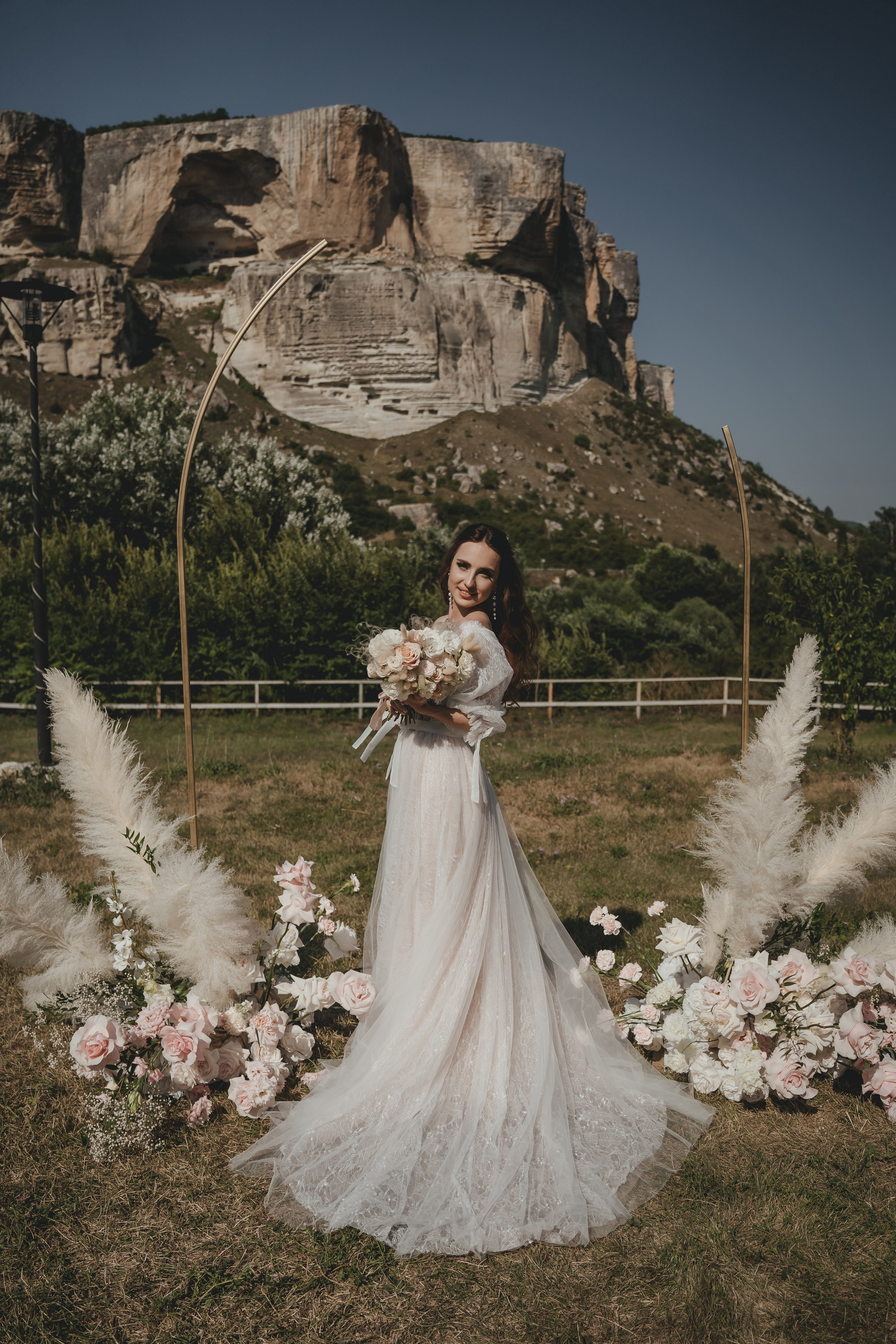 Свадебная фотосъемка в старинном отеле в Крымском Санторини. Свадебный и семейный фотограф и видеограф, Крым, Москва, Санкт -Петербург