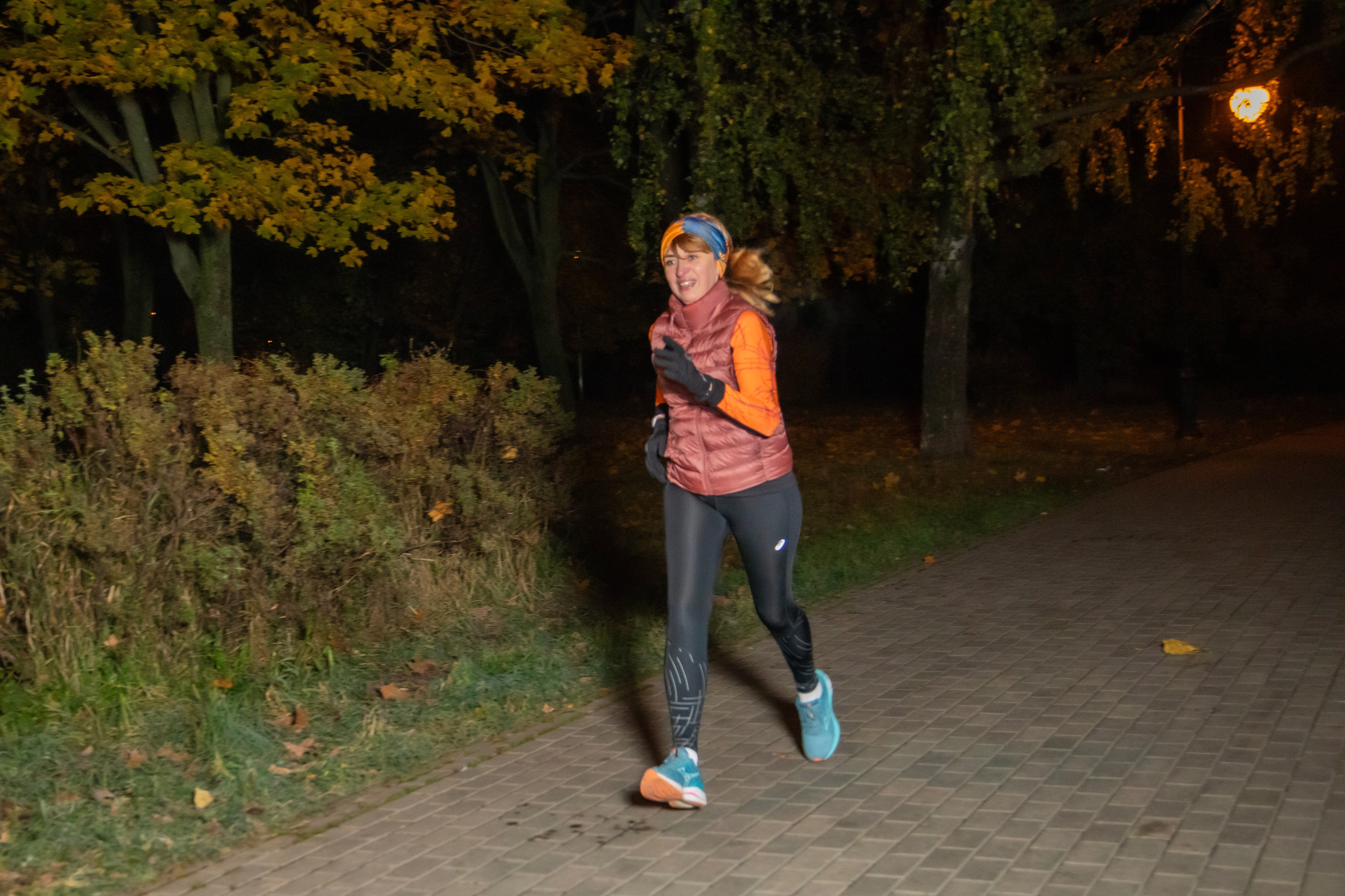 Парковые забеги Ангарские пруды, ночная тема 22 октября 2023 г. Фотограф Сергей Ловкий