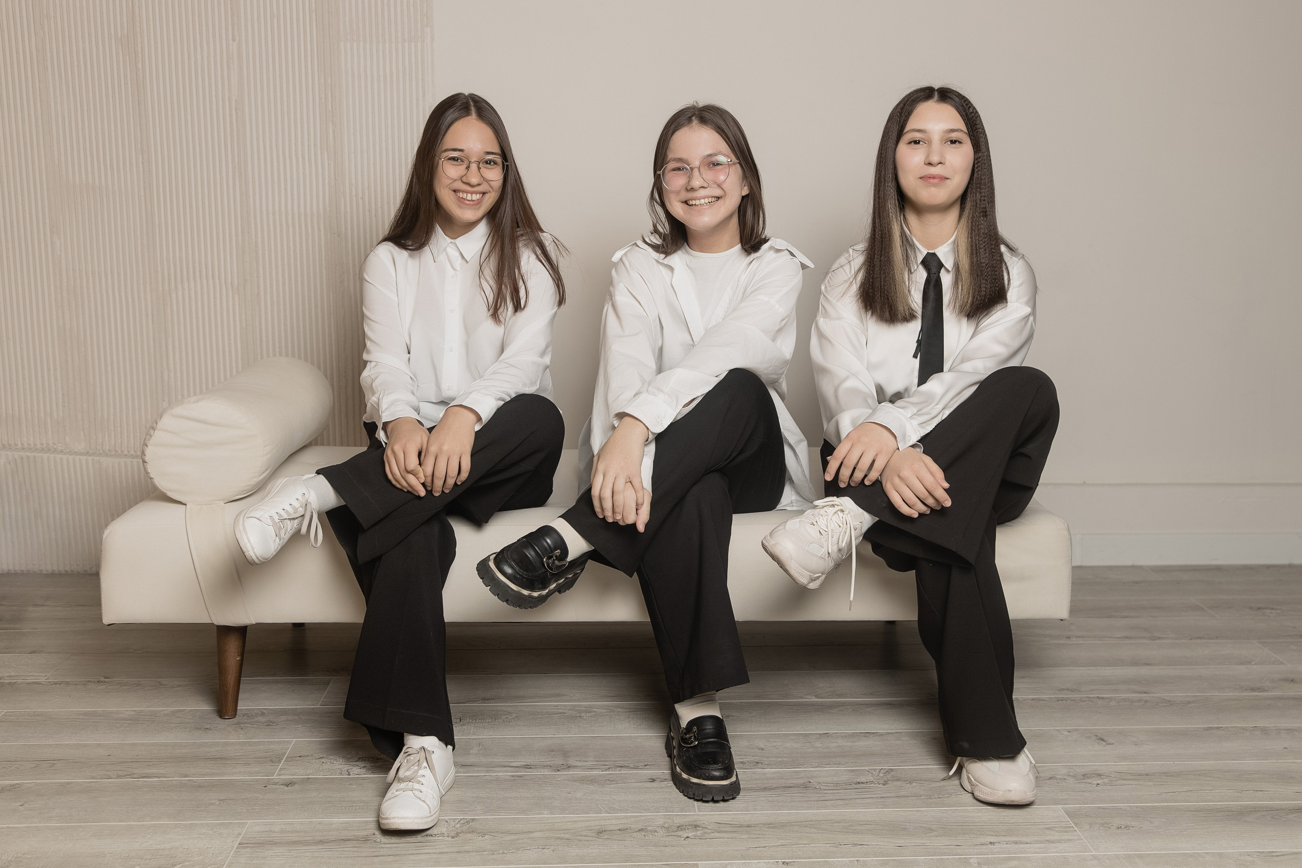 Фотосессия классом в студии. Авето фото. Выпускные альбомы Камчатка