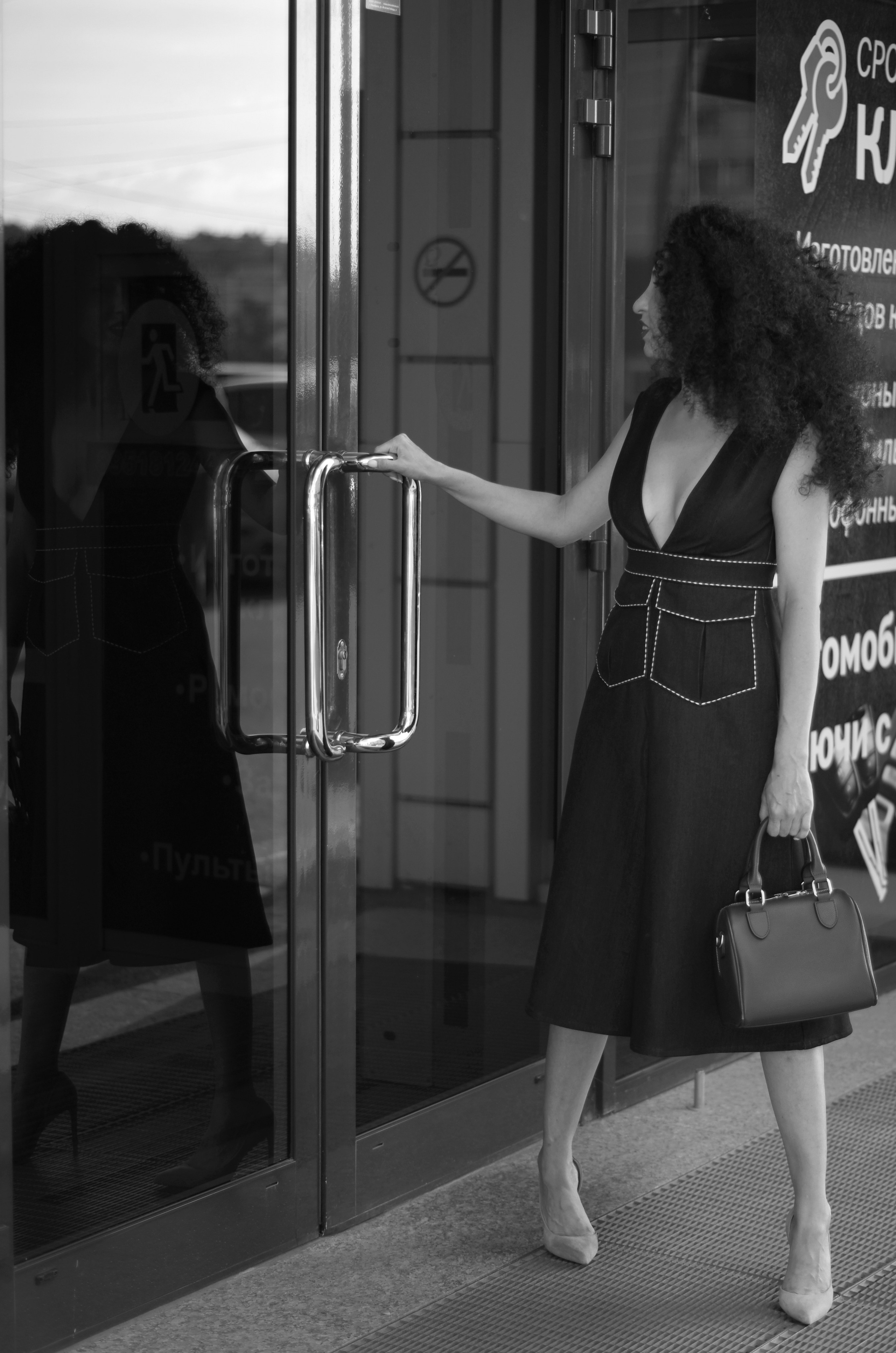 Женский портрет: стрит. Фотограф Марина Доглядная Челябинск фотосессии с лошадьми, мотоциклами