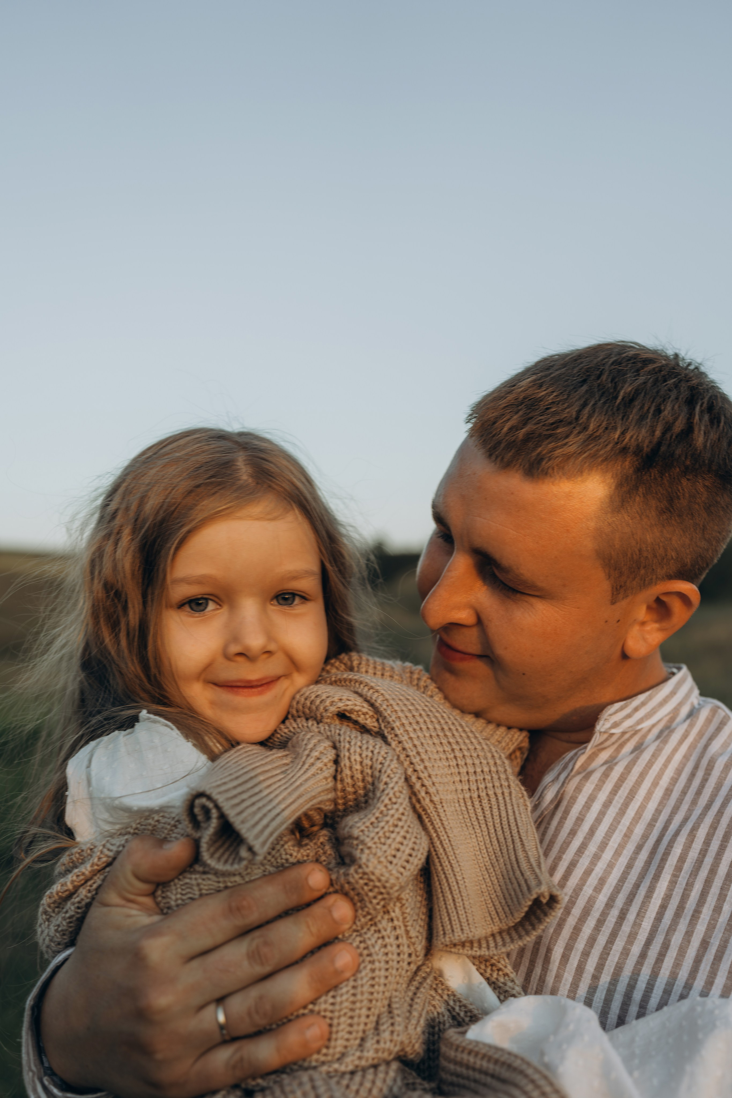 Летний луг, закат. Семейный фотограф Москва. Фотограф беременности и материнства Москва