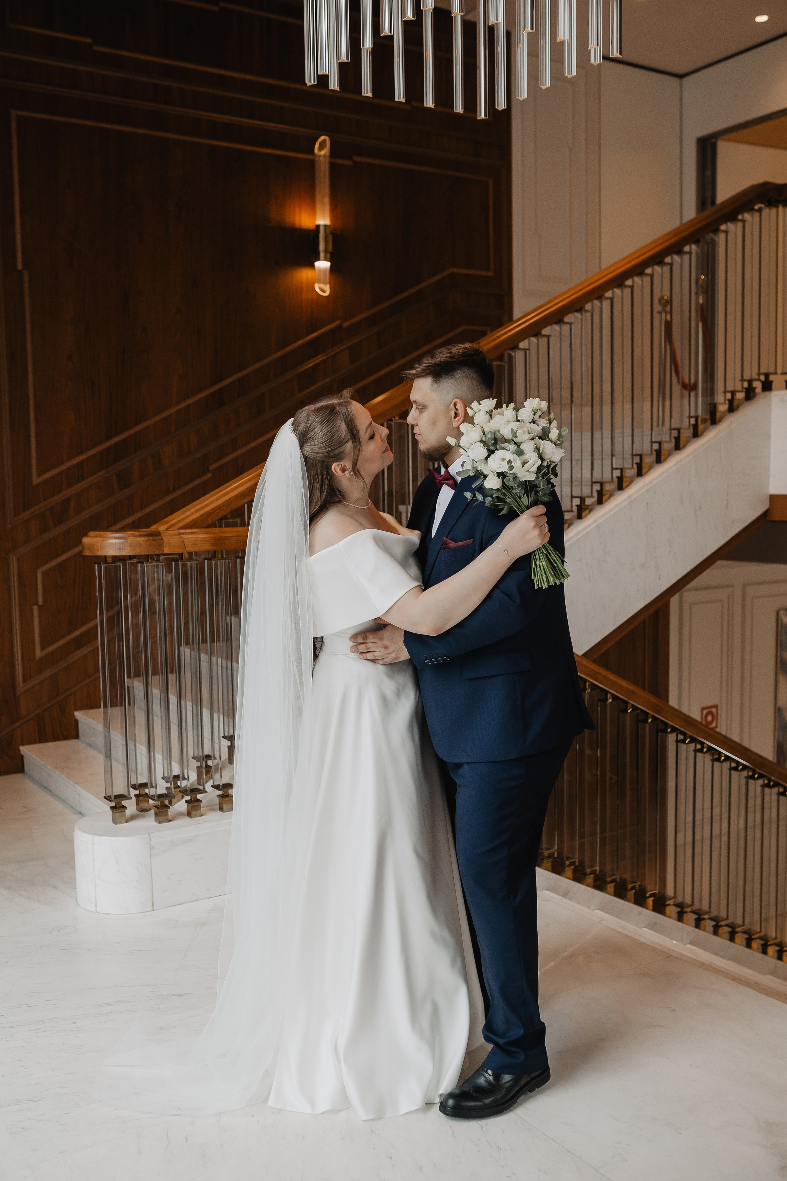 Свадебная фотосессия в отеле Marriott imperial plaza в Москве. Свадебный фотограф в Москве Дарья Олендарёва