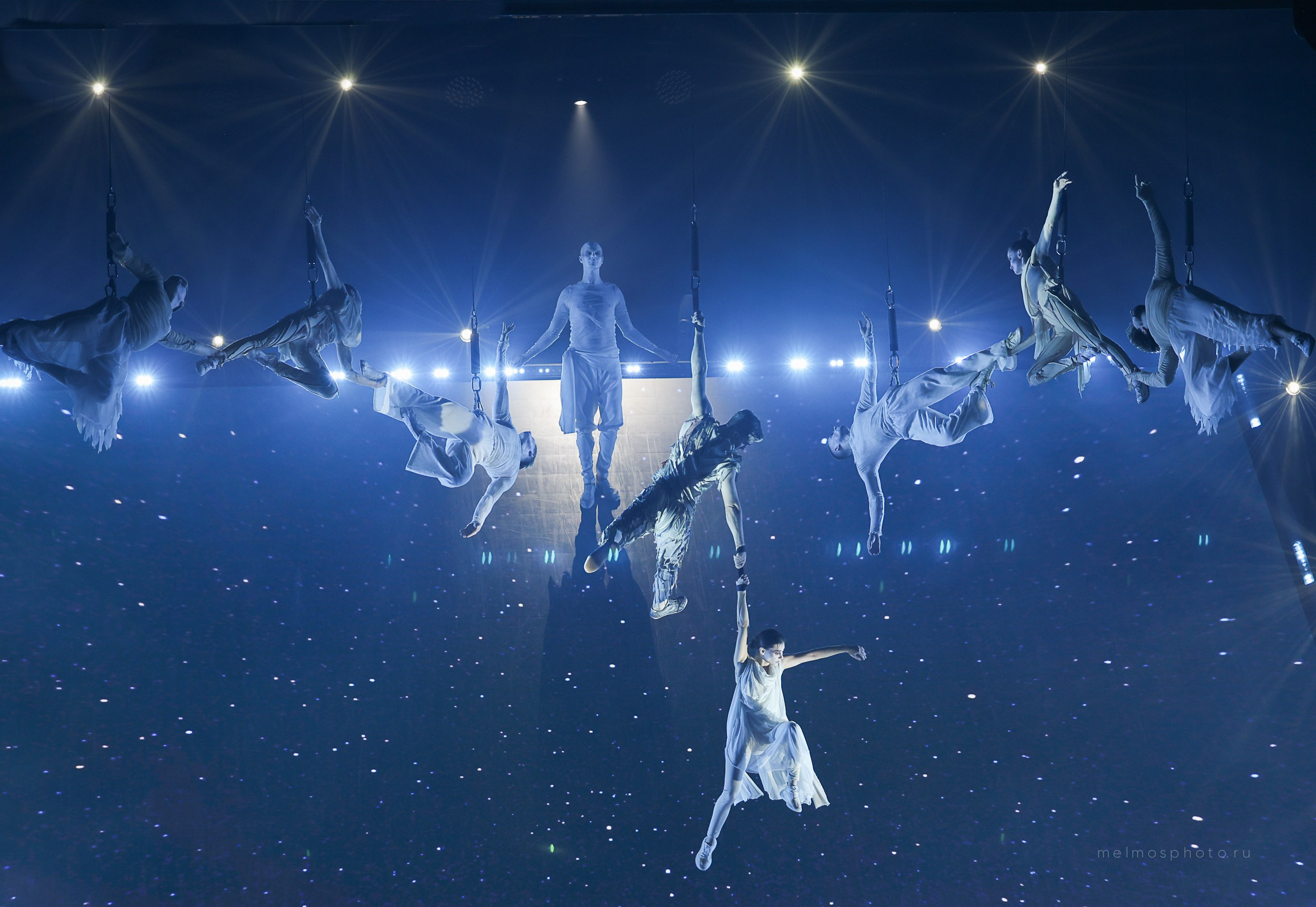 АНТИГРАВИТАЦИЯ. Репортажный, архитектурный, театральный и файн-арт фотограф Лена Мельникова в Москве