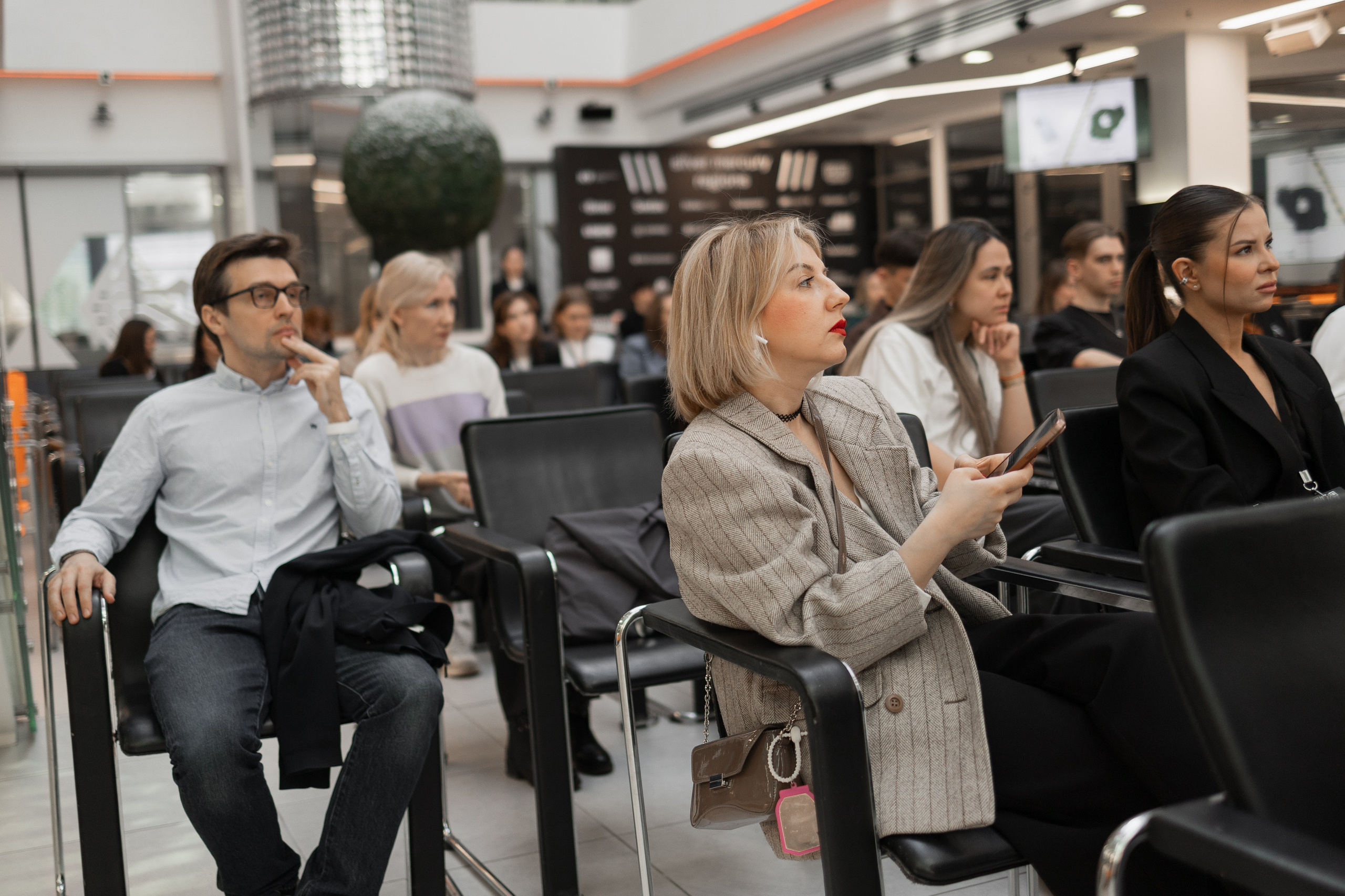 Silver mercury regions. Showbiz | Fashion | Reportage