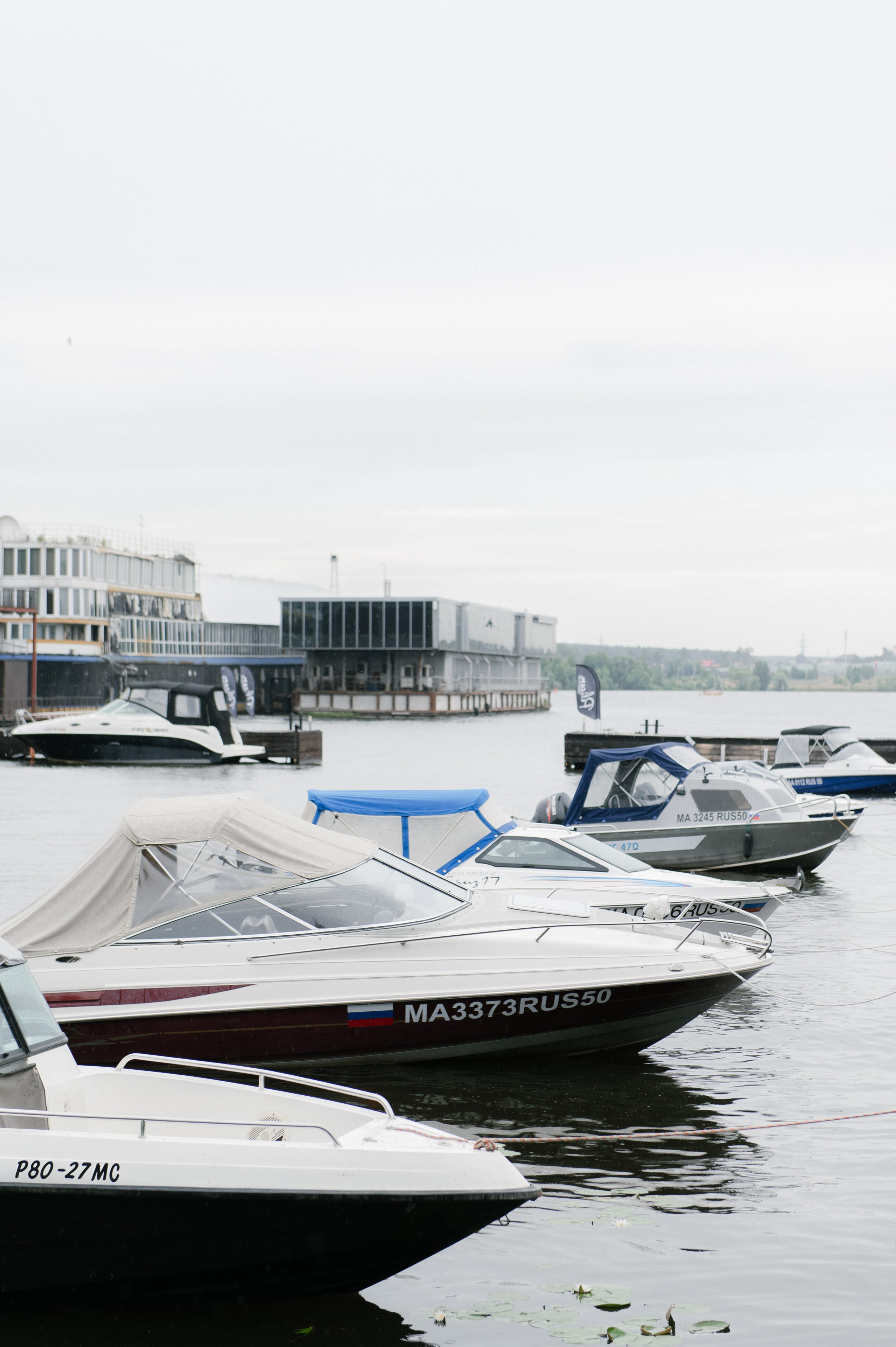Свадебная фотосессия в яхт-клубе. Семейный и свадебный фотограф в Москве Татьяна Николаева