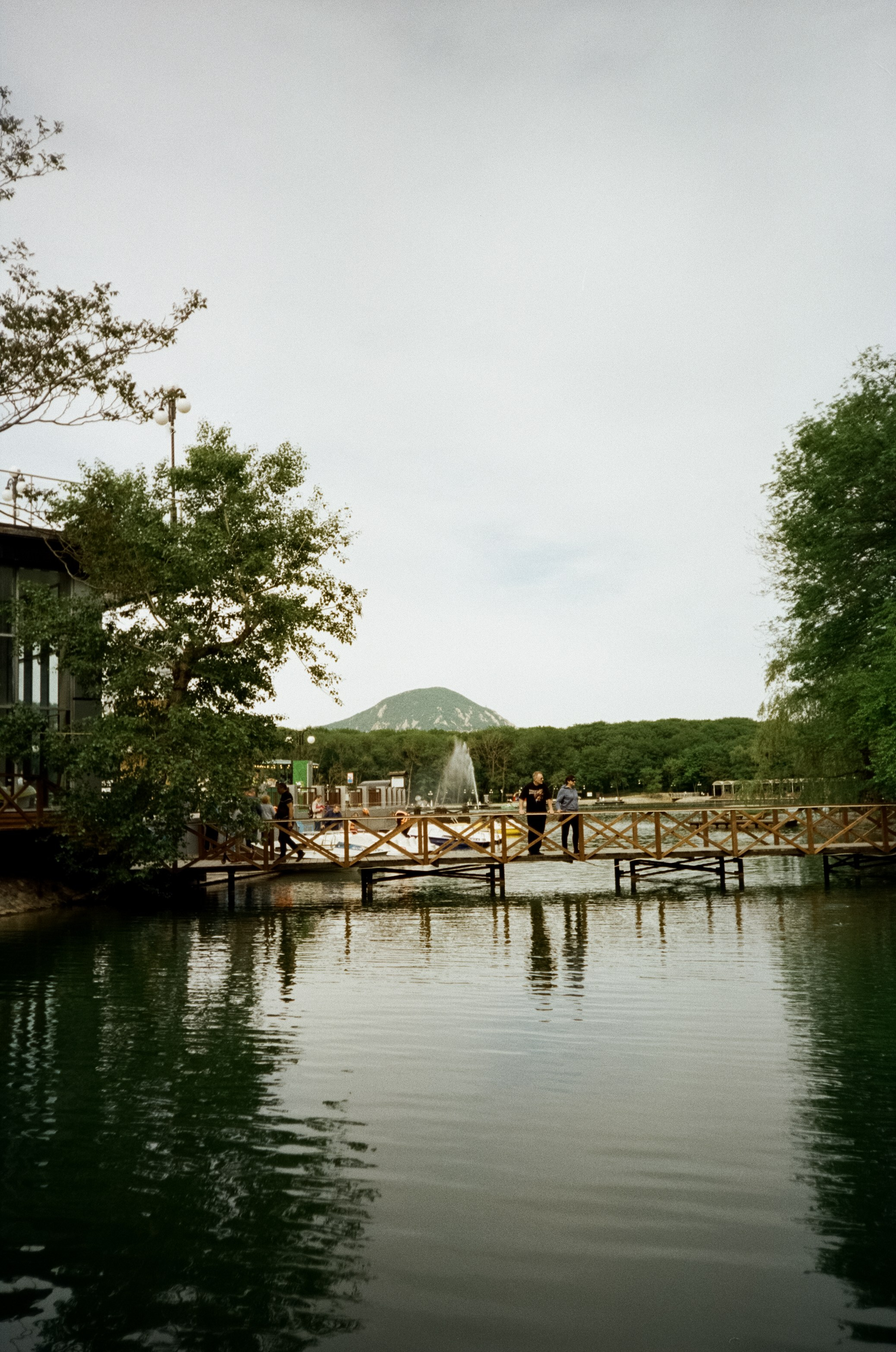 Курортное озеро и бювет-книга. Железноводск. Фотограф-документалист Мария Осокина