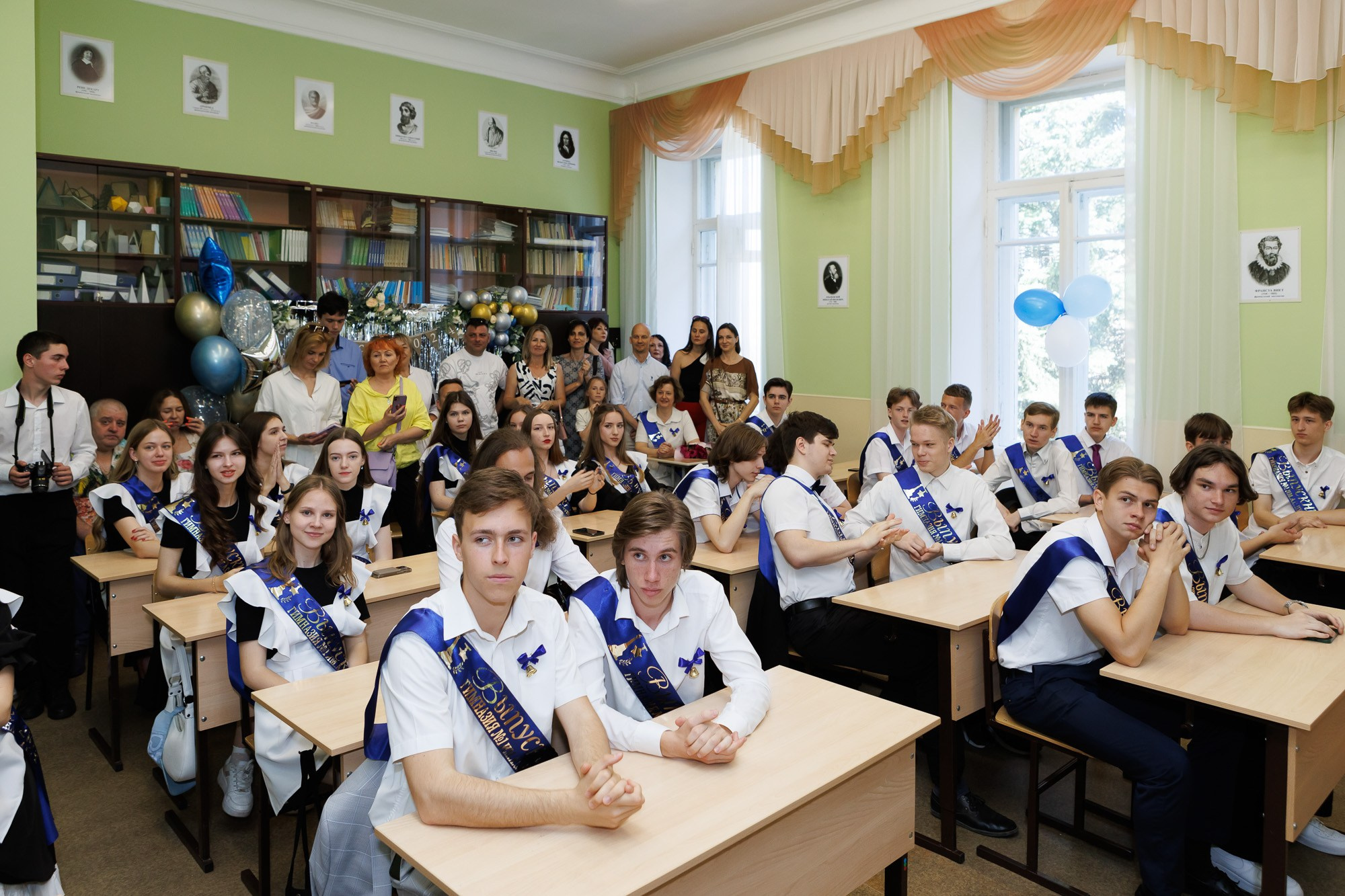 Последний звонок в Гимназии № 1, г. Севастополь. Свадебный фотограф, фотосъемка в Крыму, Севастополе, Симферополе, Ялте