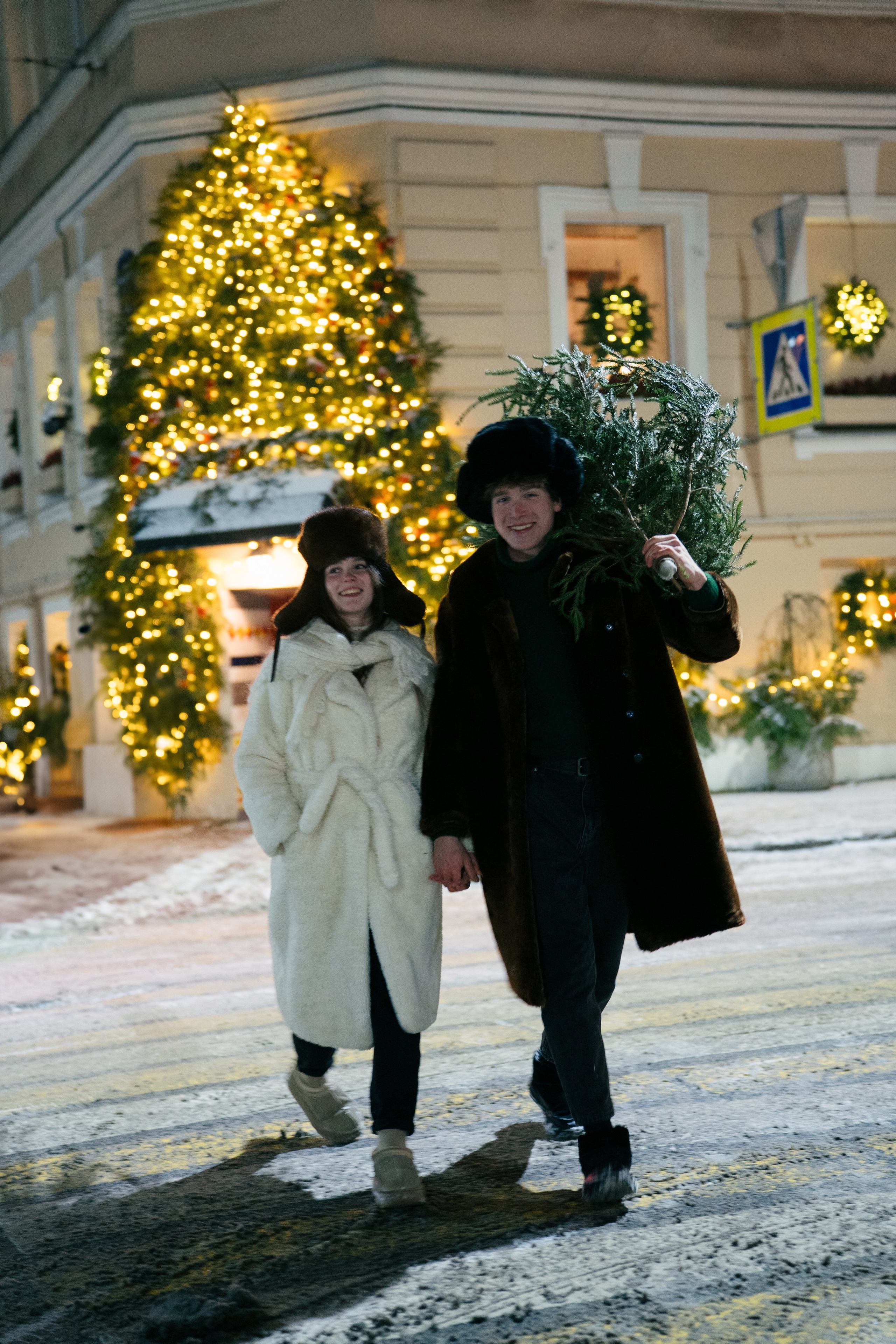 НОВОГОДНЯЯ ПРОГУЛКА ПАРЫ ПО ЧЕРНЫШЕВСКОЙ ПЕРЕД НОВЫМ ГОДОМ. Профессиональный фотограф, Санкт-Петербург — Виктория Богомолова