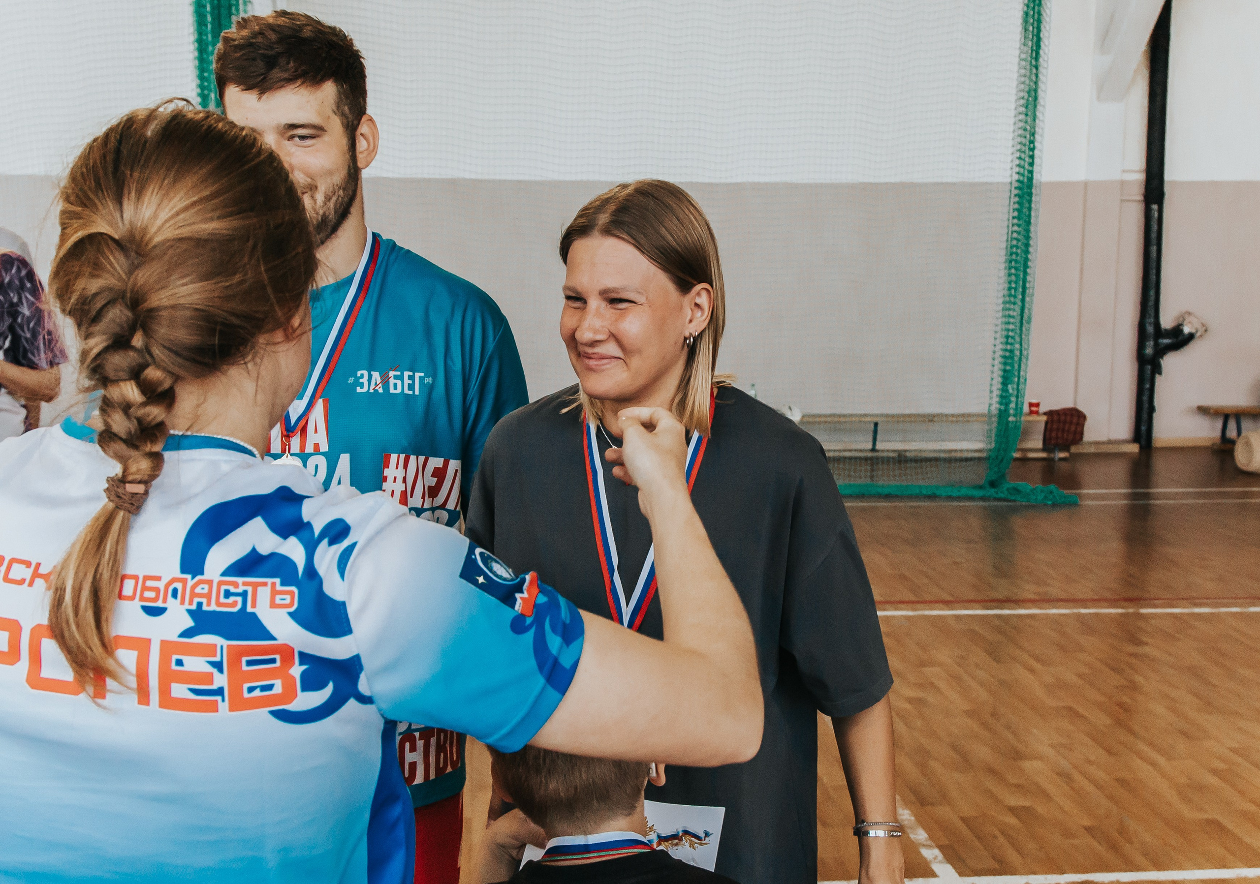 Репортажная спортивная съемка г. Королев стадион Металлист «папа, мама, я — спортивная семья». Юлия Егорова | Свадебный фотограф, семейный фотограф Москва, МО • Портреты • репортажи • день рождения • Love Story • дети