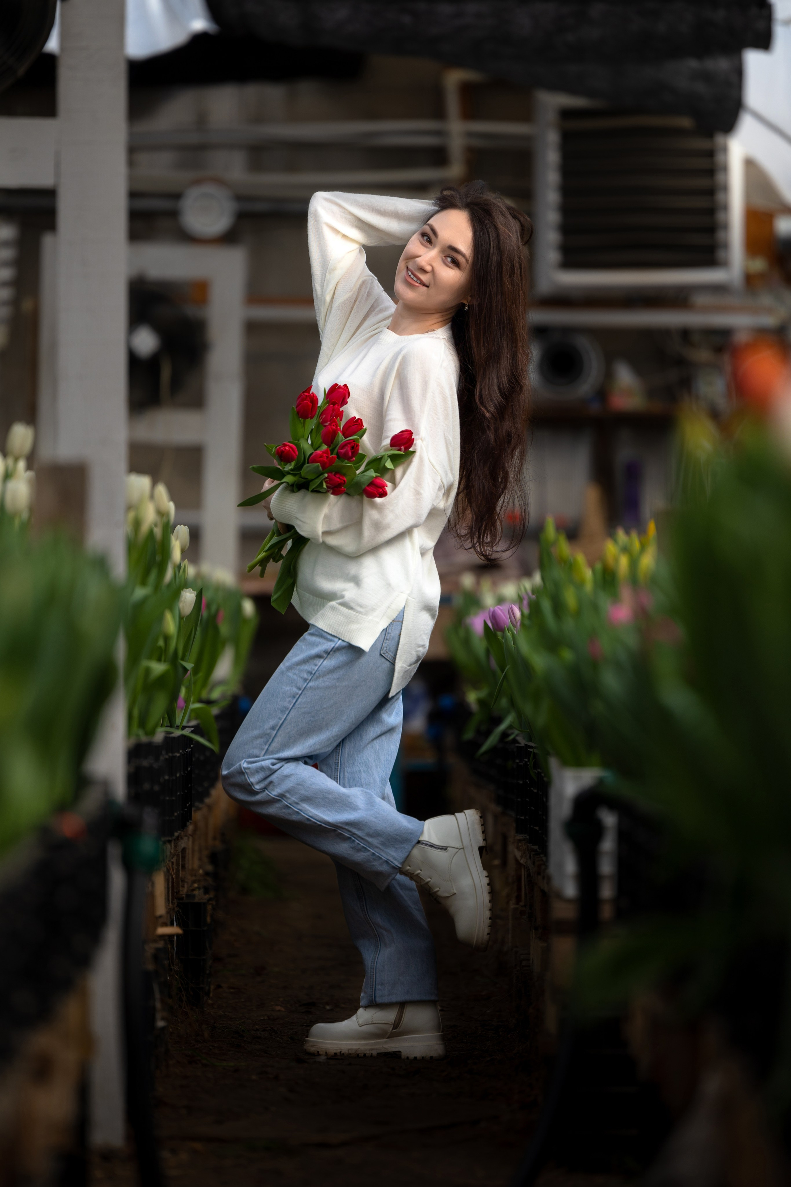 Фотосессия в теплице с тюльпанами. Свадебный фотограф Астрахань