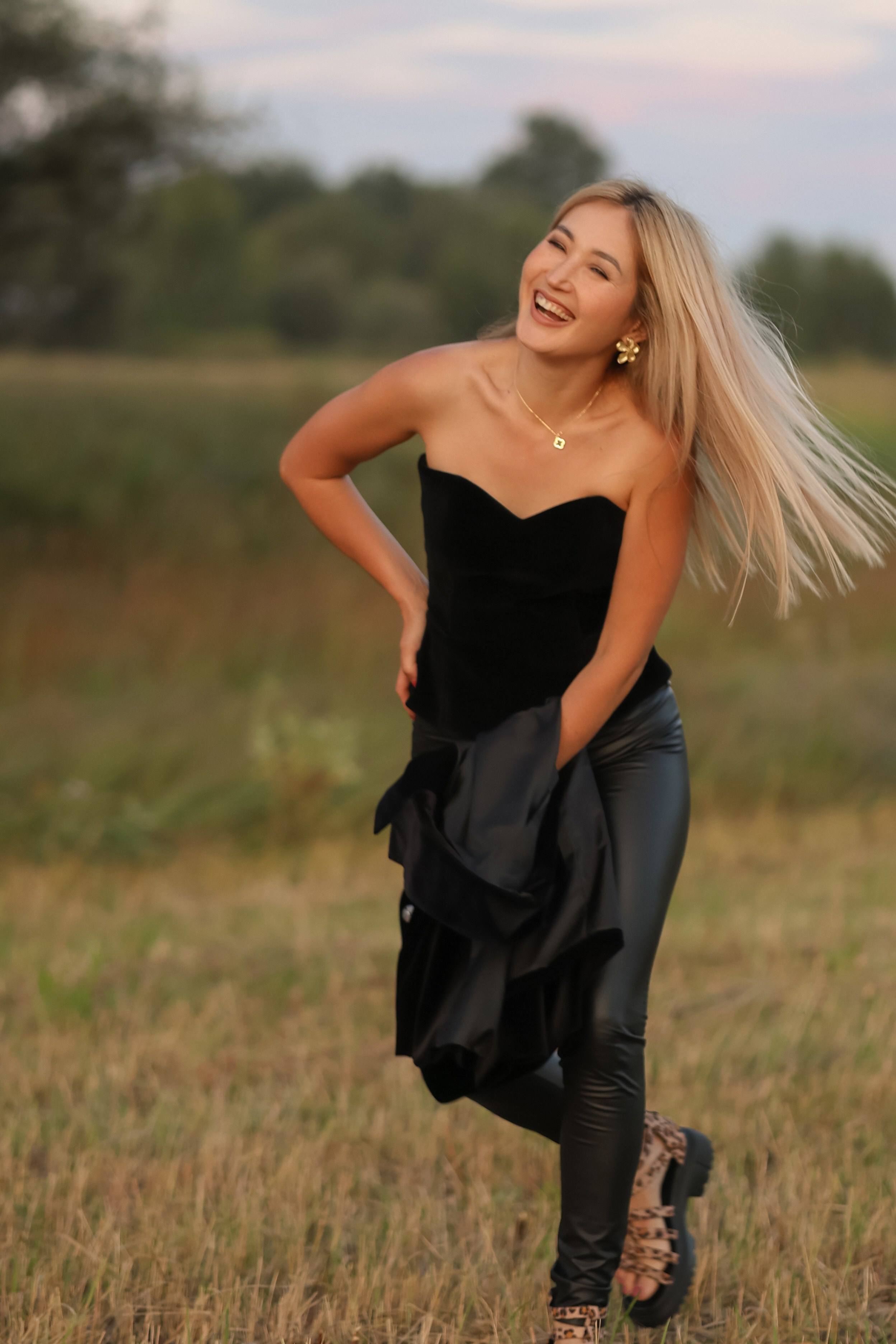 В степи (Женский портрет). Фотограф в Оренбурге Сулеева Ралина