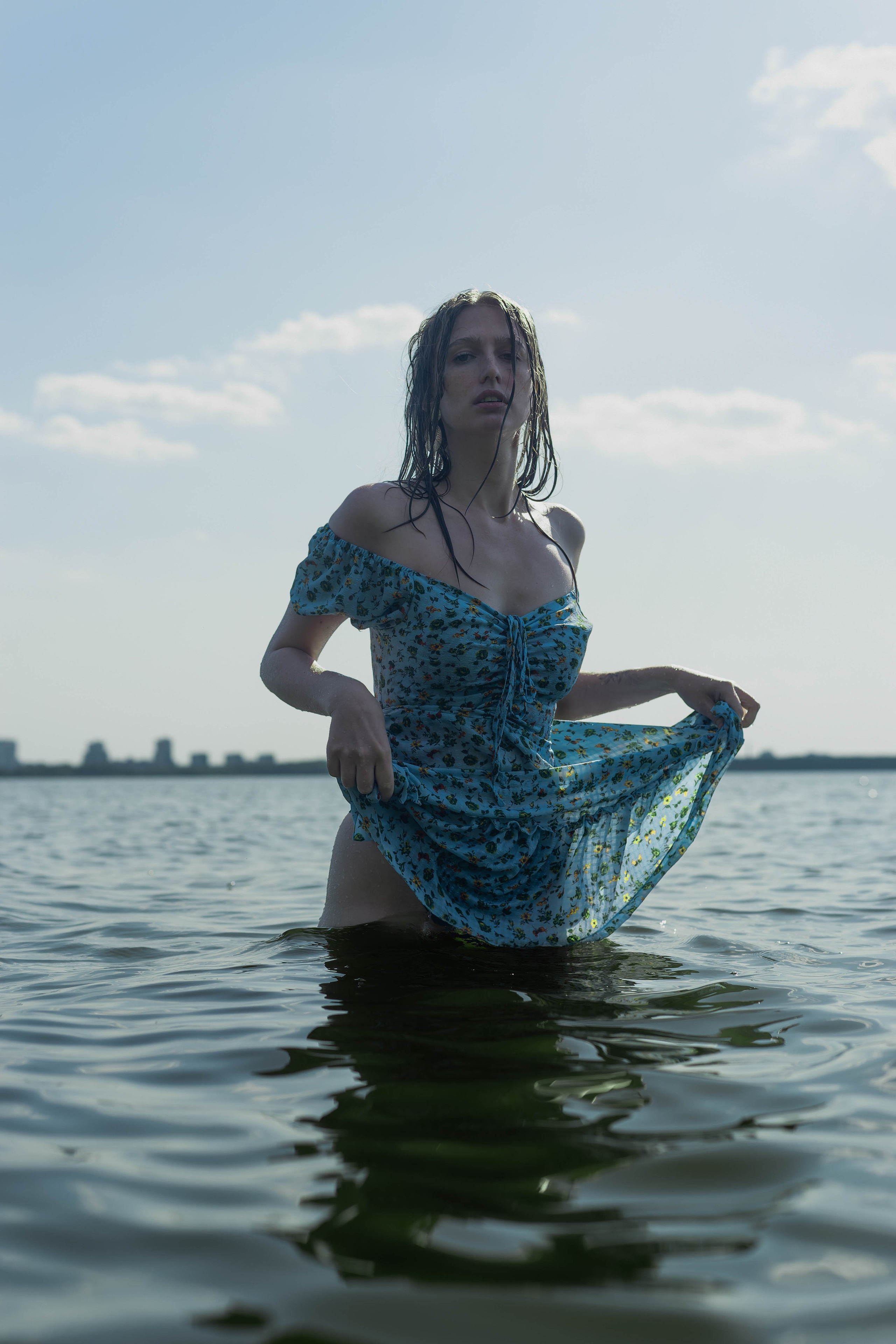 Фотосессия в яркий солнечный день на берегу .Екатеринбург. Автор фотограф: Додров. Ph: dodrov.