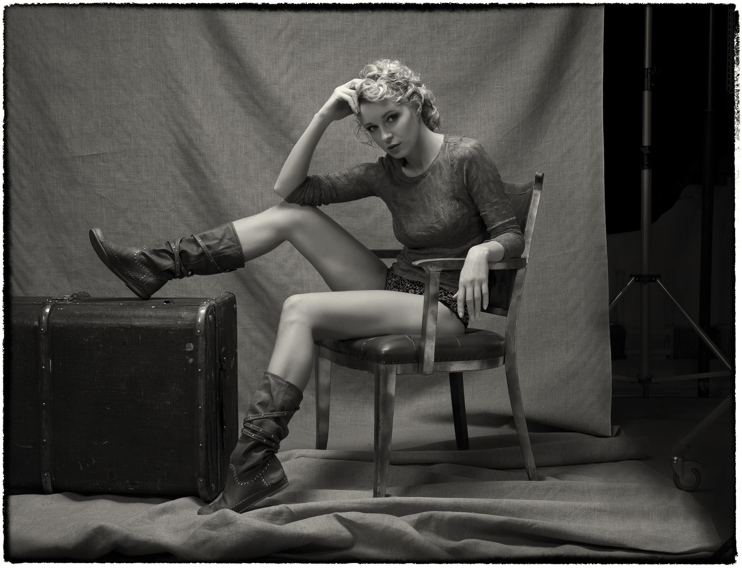 Портретная фотосессия, фотосъёмка в студии в Москве, женский портрет, портретный фотограф, фотосъёмка одежды.