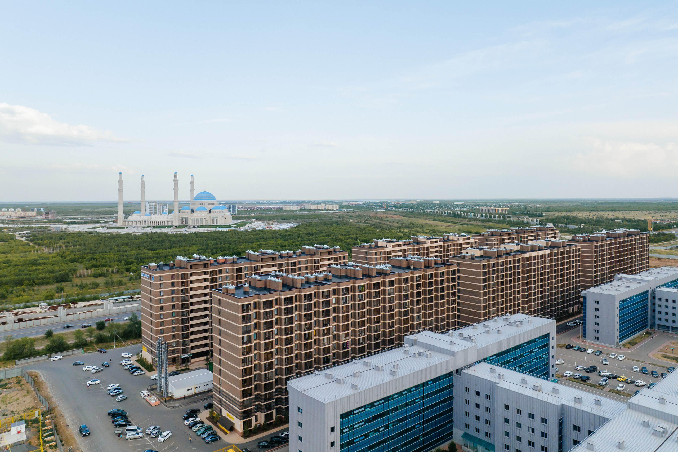 Проект 5. Сбор фотографии ЖК для клипа «Хочу квартиру от Габита». Дата: май 2022. Профессиональный фотограф в городе Астана/Алматы Даурен Сембаев