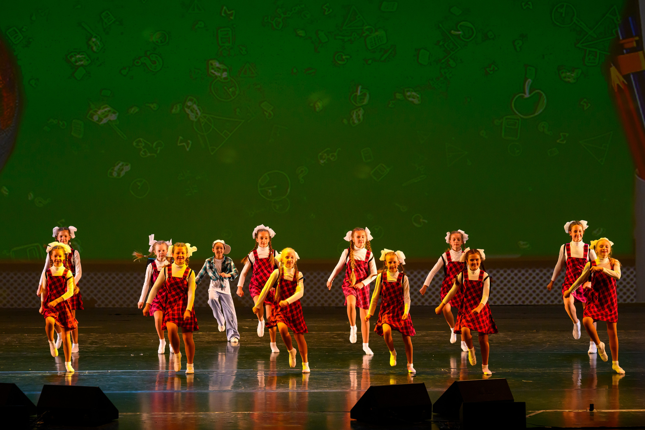 23 апреля, часть 1, БКЗ Октябрьский, г. Санкт-Петербург. Золотое яблочко