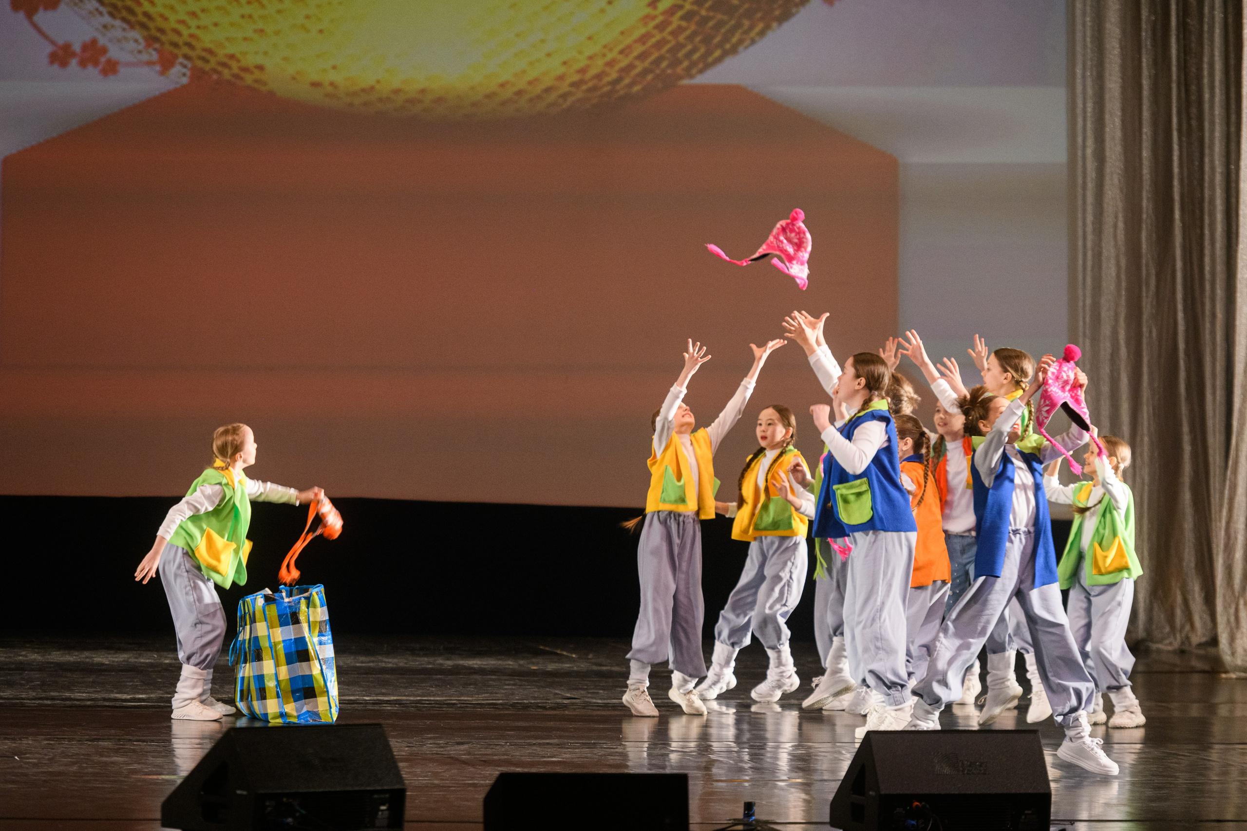 23 апреля, часть 1, БКЗ Октябрьский, г. Санкт-Петербург. Золотое яблочко