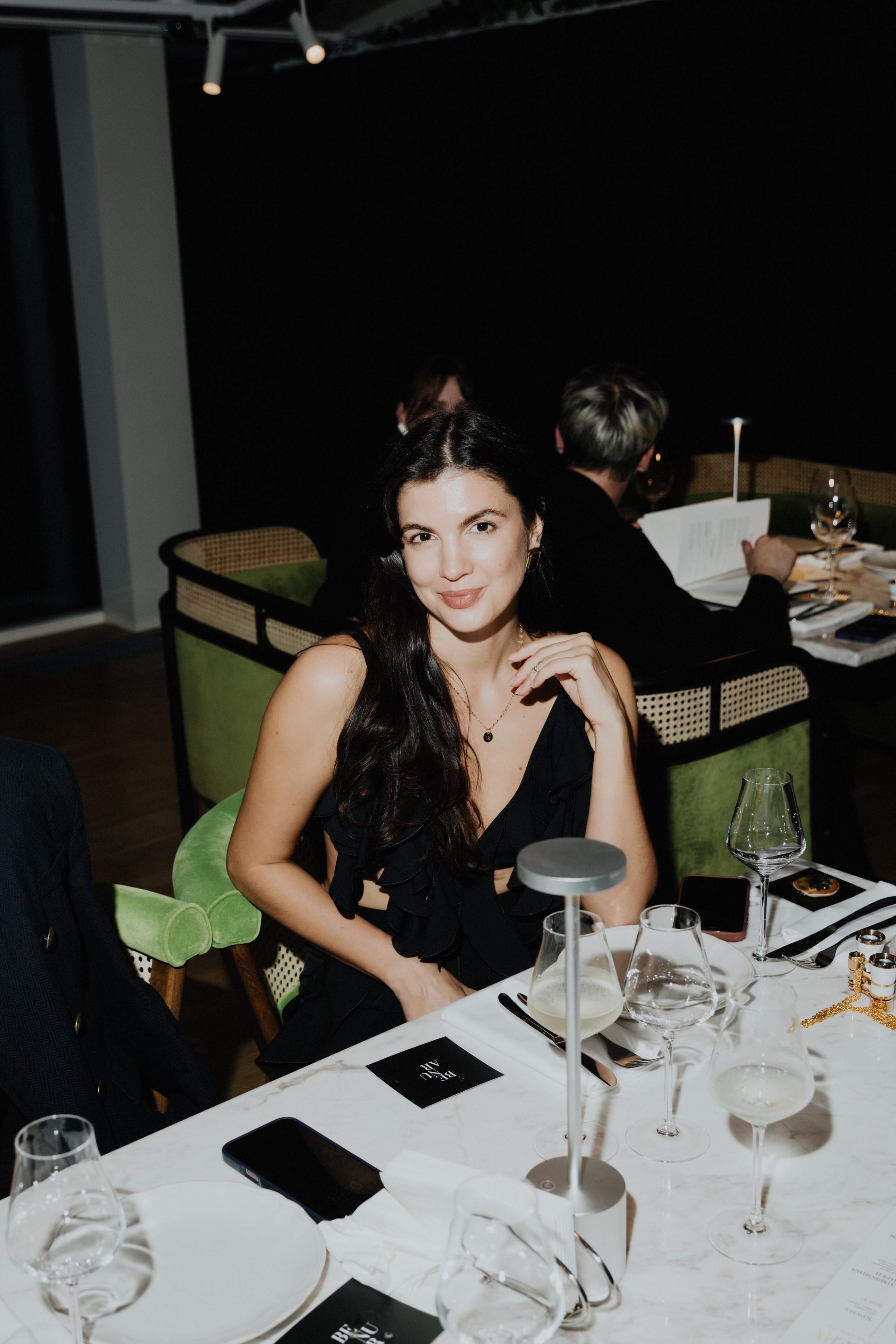 19 июня (пятница) премьера шоу-программы «Ривьера». BENUAR Restaurant