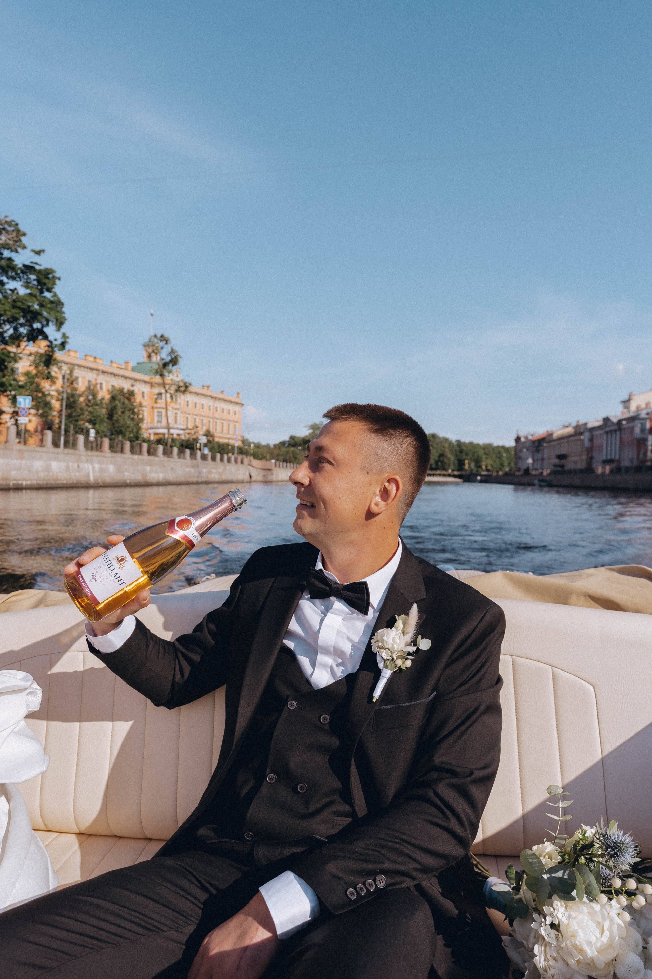 СВАДЕНБНАЯ СЬЕМКА НА КАТЕРЕ ПО КАНАЛАМ САНКТ-ПЕТЕРБУРГА И В АКВАТОРИИ НЕВЫ. Профессиональный фотограф, Санкт-Петербург — Виктория Богомолова