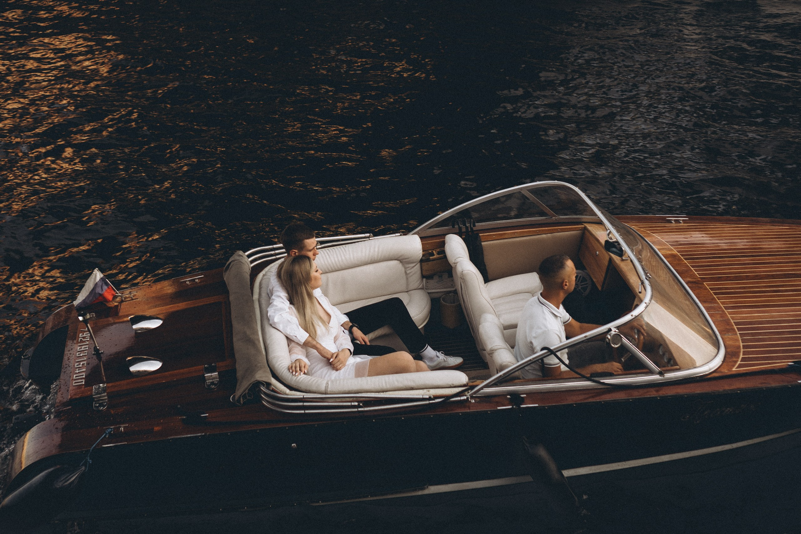 СВАДЕНБНАЯ СЬЕМКА НА КАТЕРЕ ПО КАНАЛАМ САНКТ-ПЕТЕРБУРГА И В АКВАТОРИИ НЕВЫ. Профессиональный фотограф, Санкт-Петербург — Виктория Богомолова