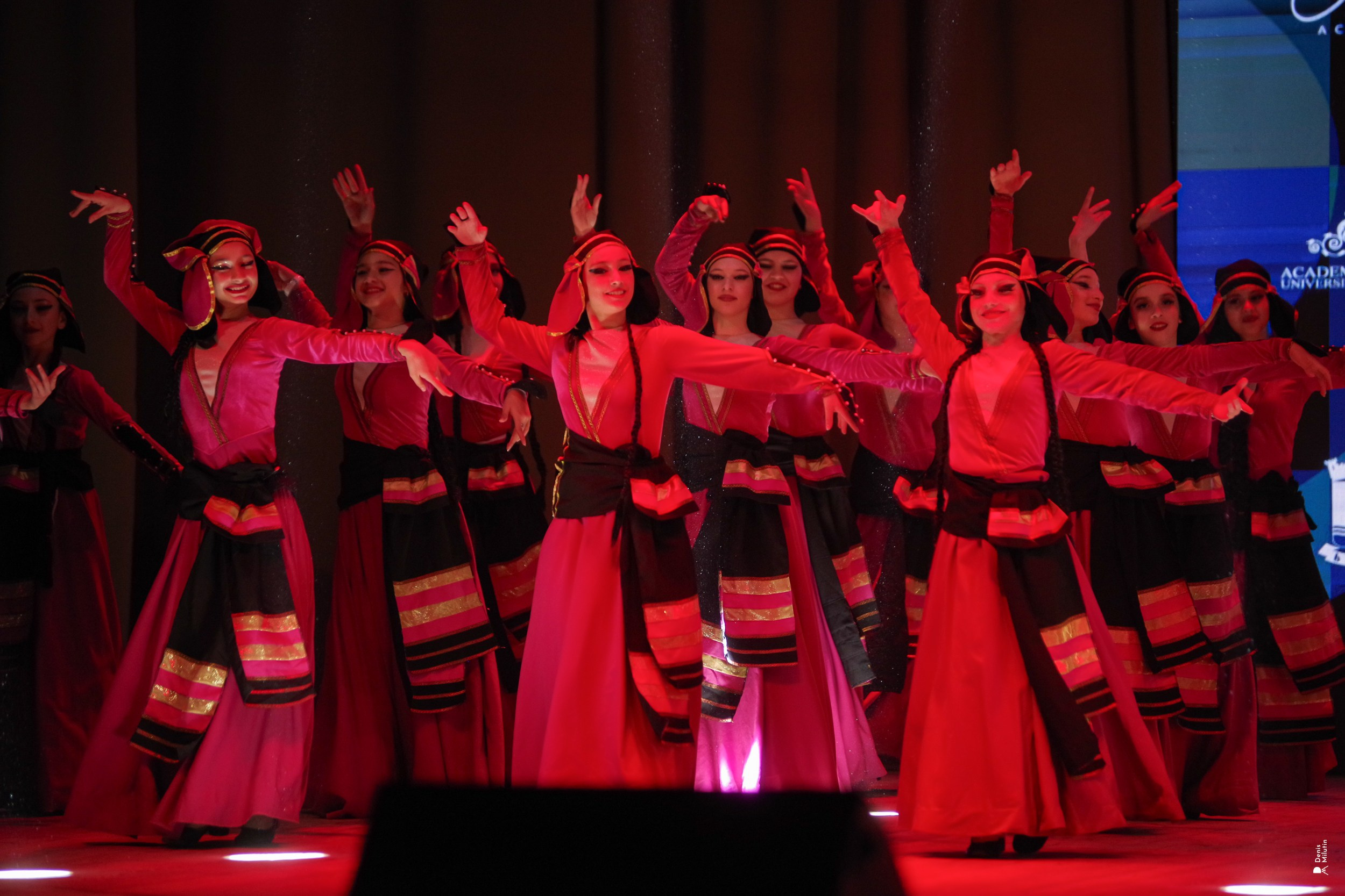 Танцы в Хоби. Портретный фотограф Денис Милютин