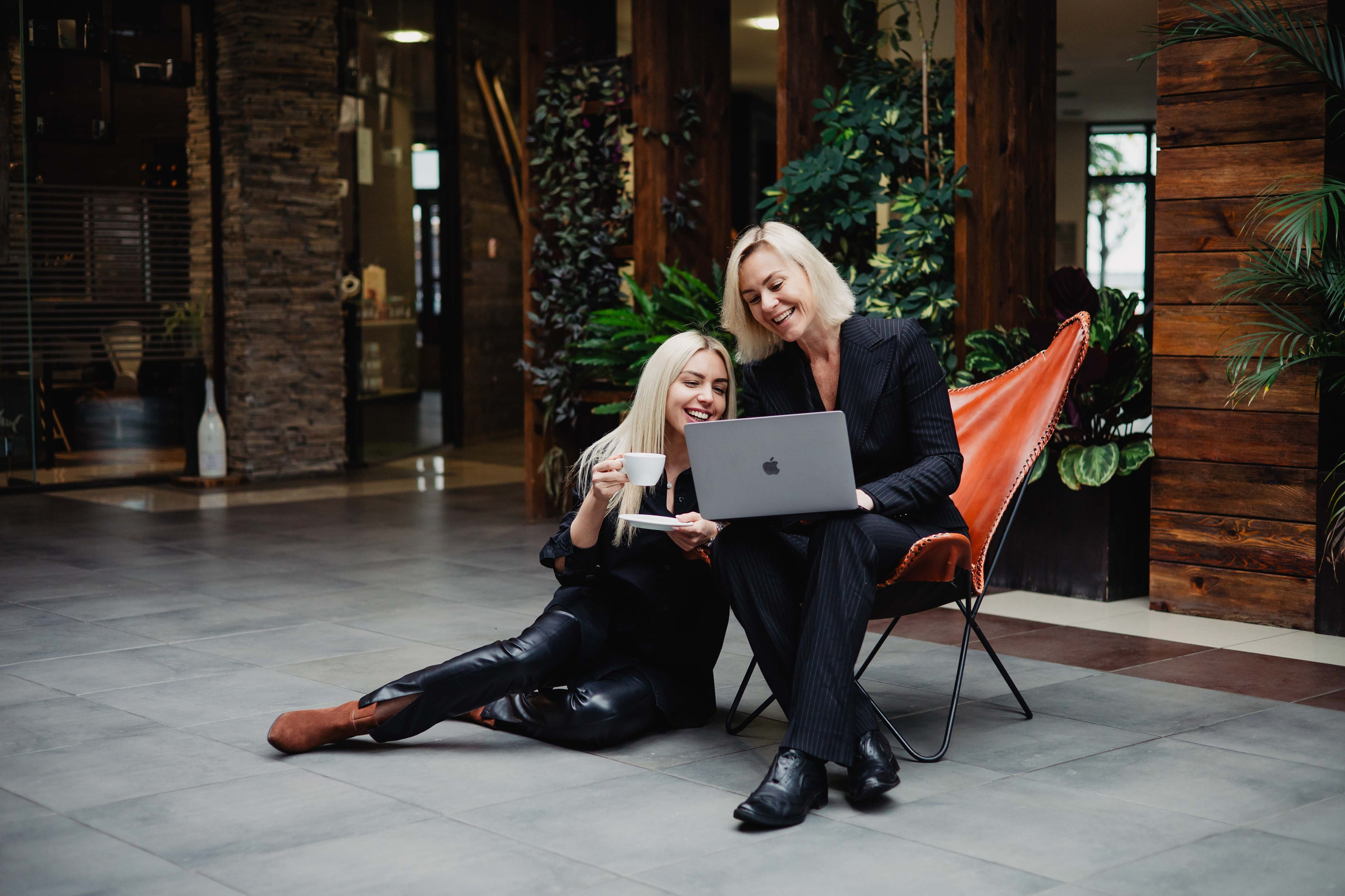 Kate and Helena. Лариса Богомолова. Фотограф. Видеограф. Болгария
