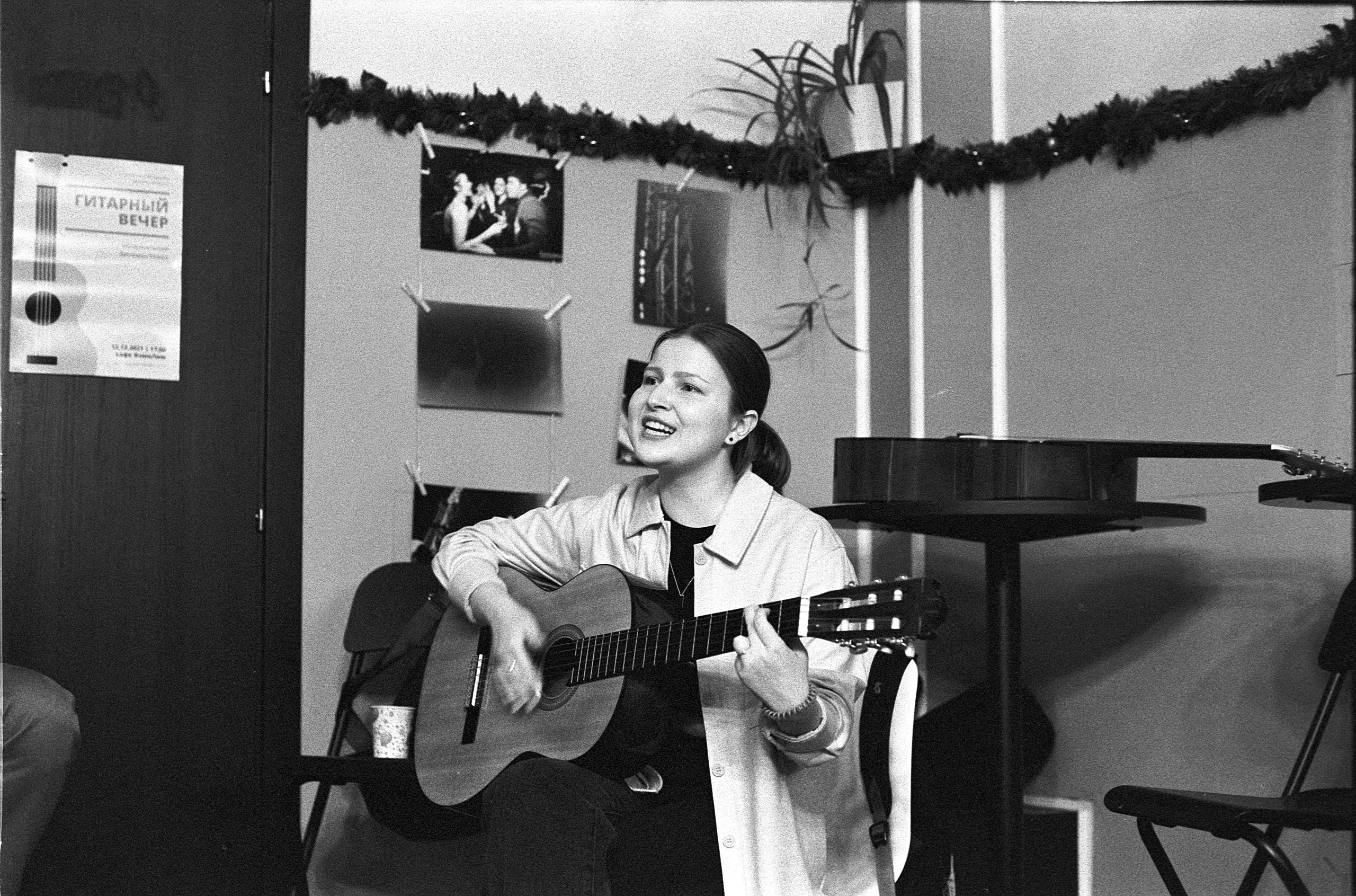 12.12.2021 // Гитара и фотография. Фотовыставки serebro.gallery, в которых автором можешь стать ты! | Москва