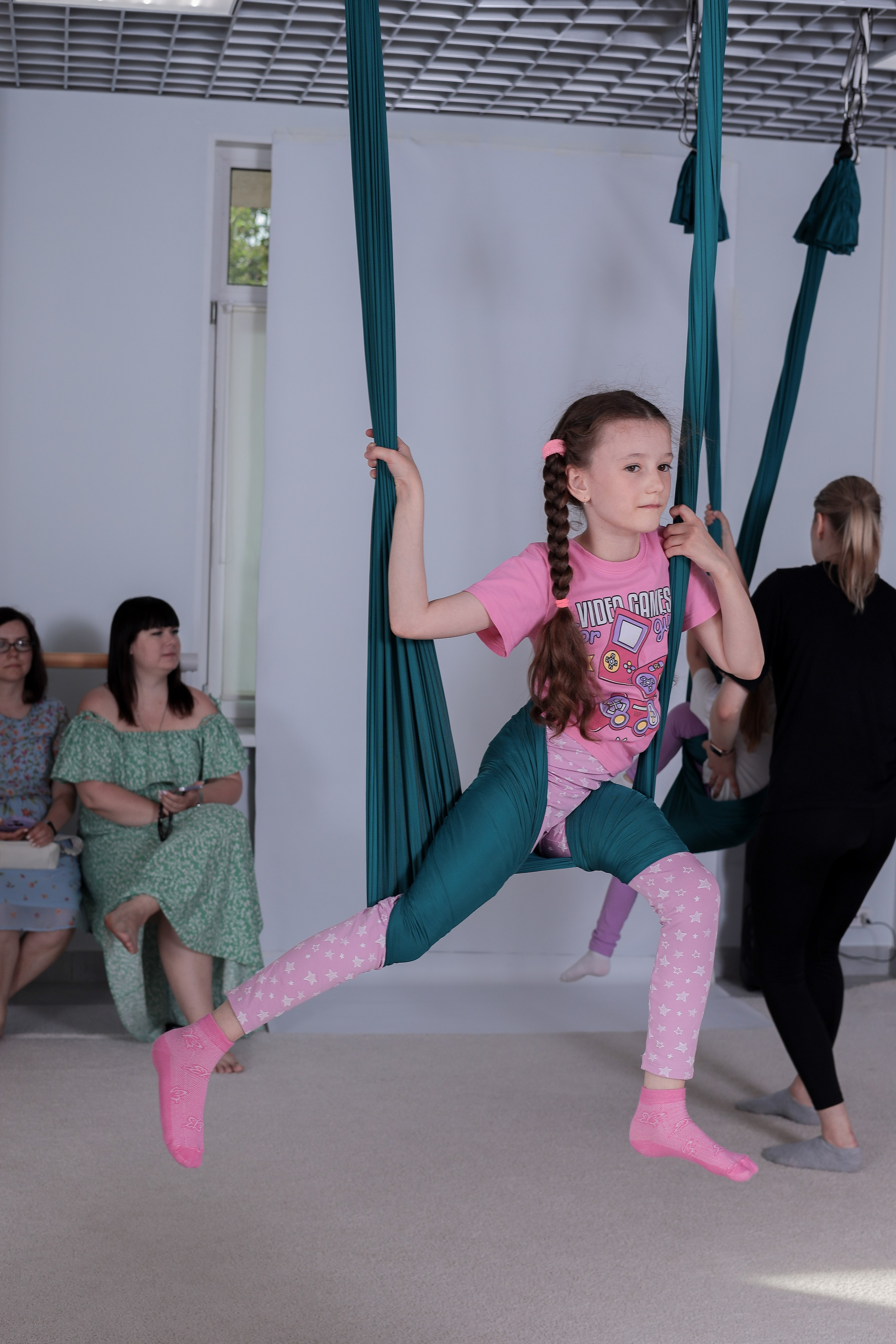 Детская аэройога. Фотограф Надршина Лилия