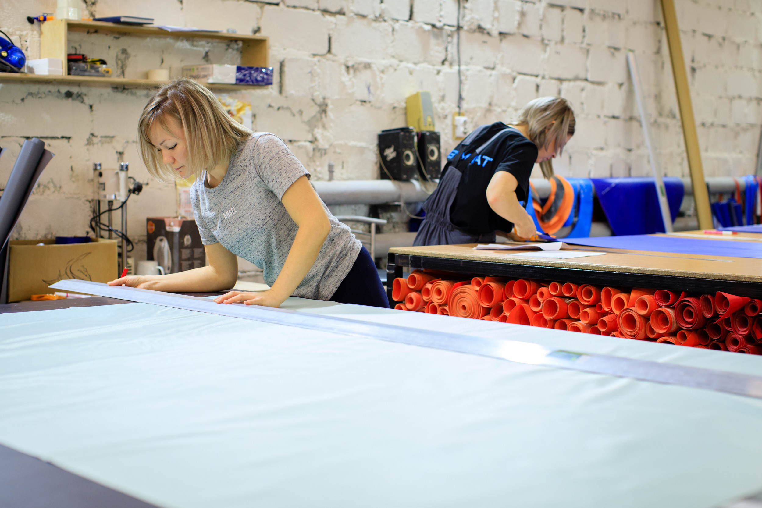 Съемка о производстве спортивных матов. Контент для бизнеса в Екатеринбурге Полдень Медиа