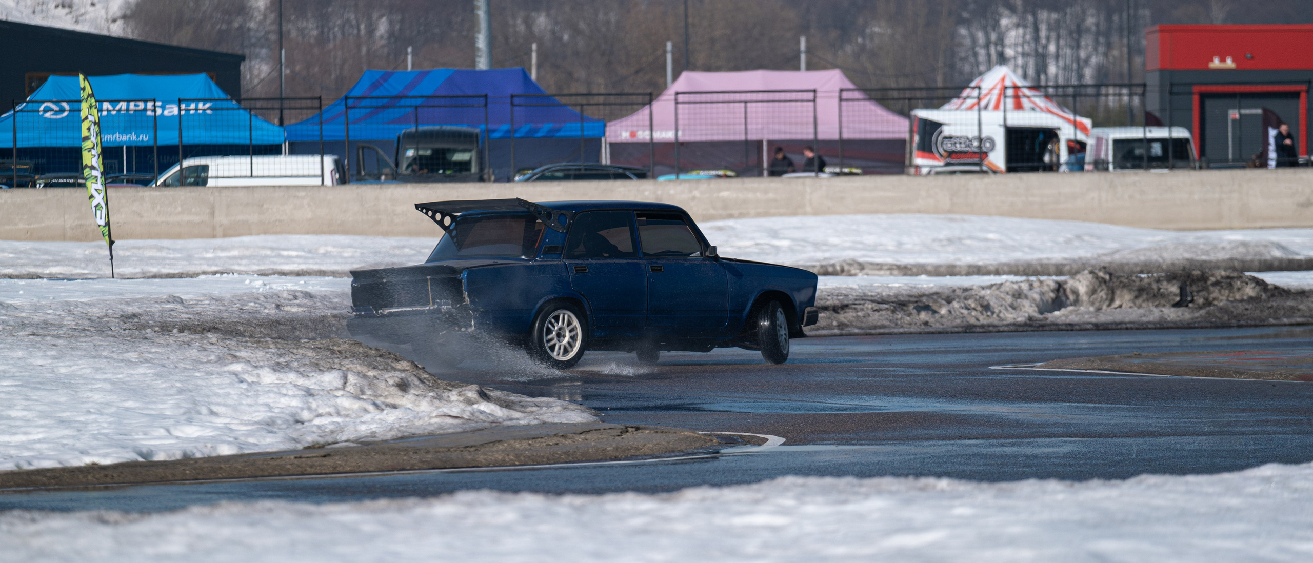 Спортивная автомобильная съемка. Malenkyia