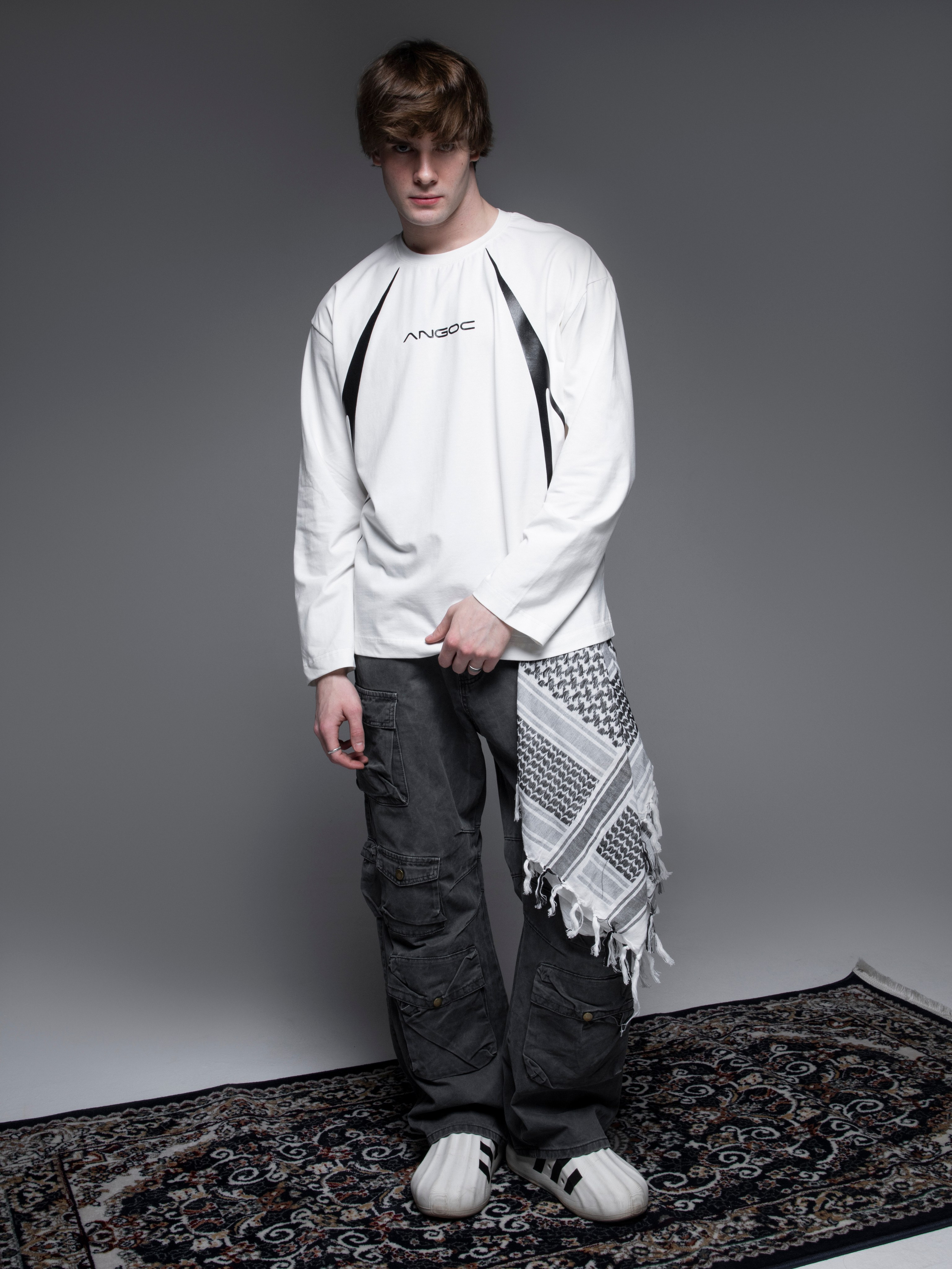 КАТАЛОГ | серый фон. RUNA production — стильные съемки для брендов