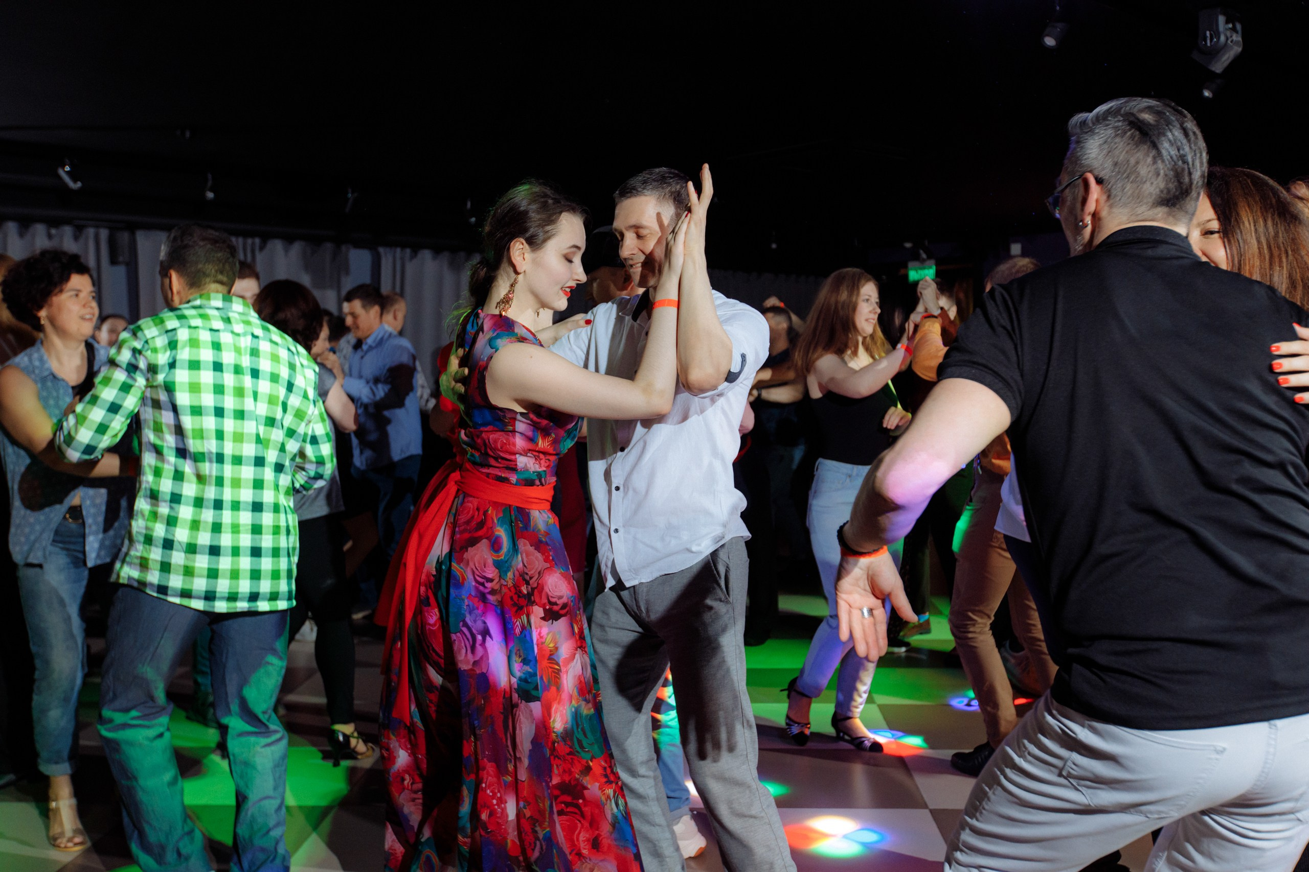 ISALSА. Вечеринка в школе танцев. Свадебный фотограф в Ярославле Анастасия Архипова