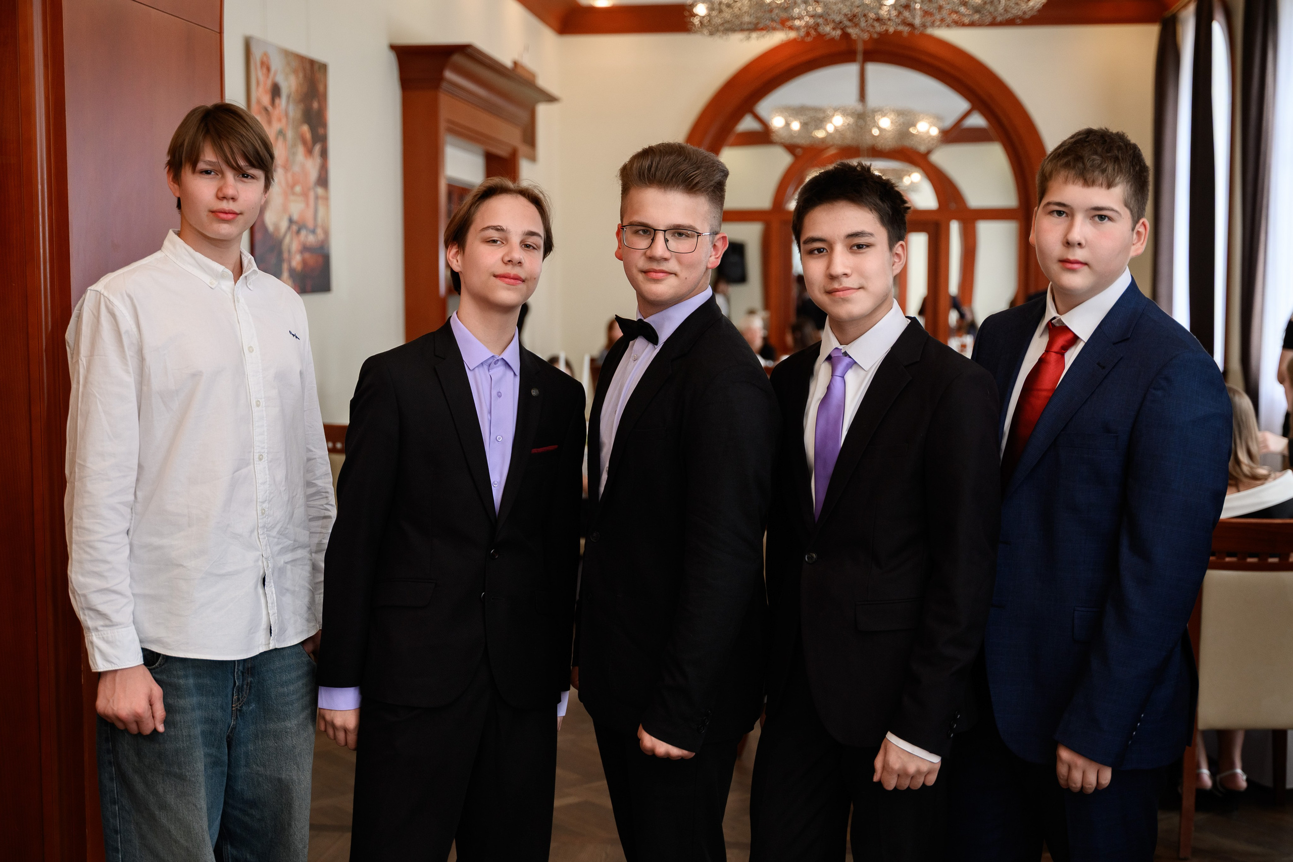 Фотограф на выпускной от 4000 рублей.