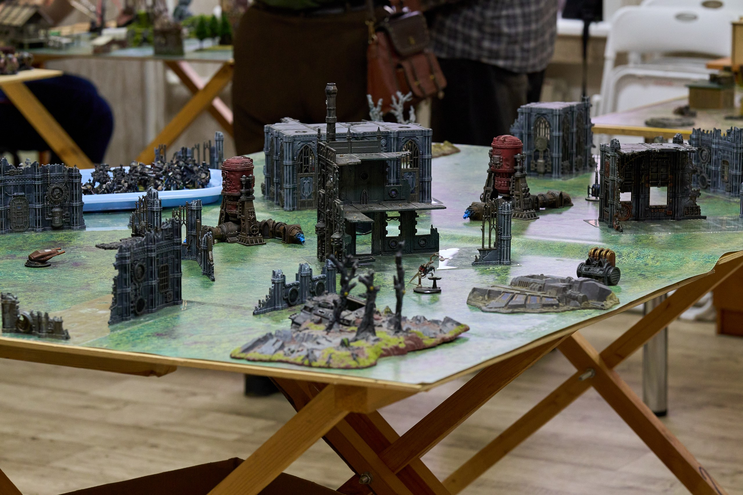 На втором этаже как обычно были варгеймы. Но я о-о-очень далёк от этой темы.