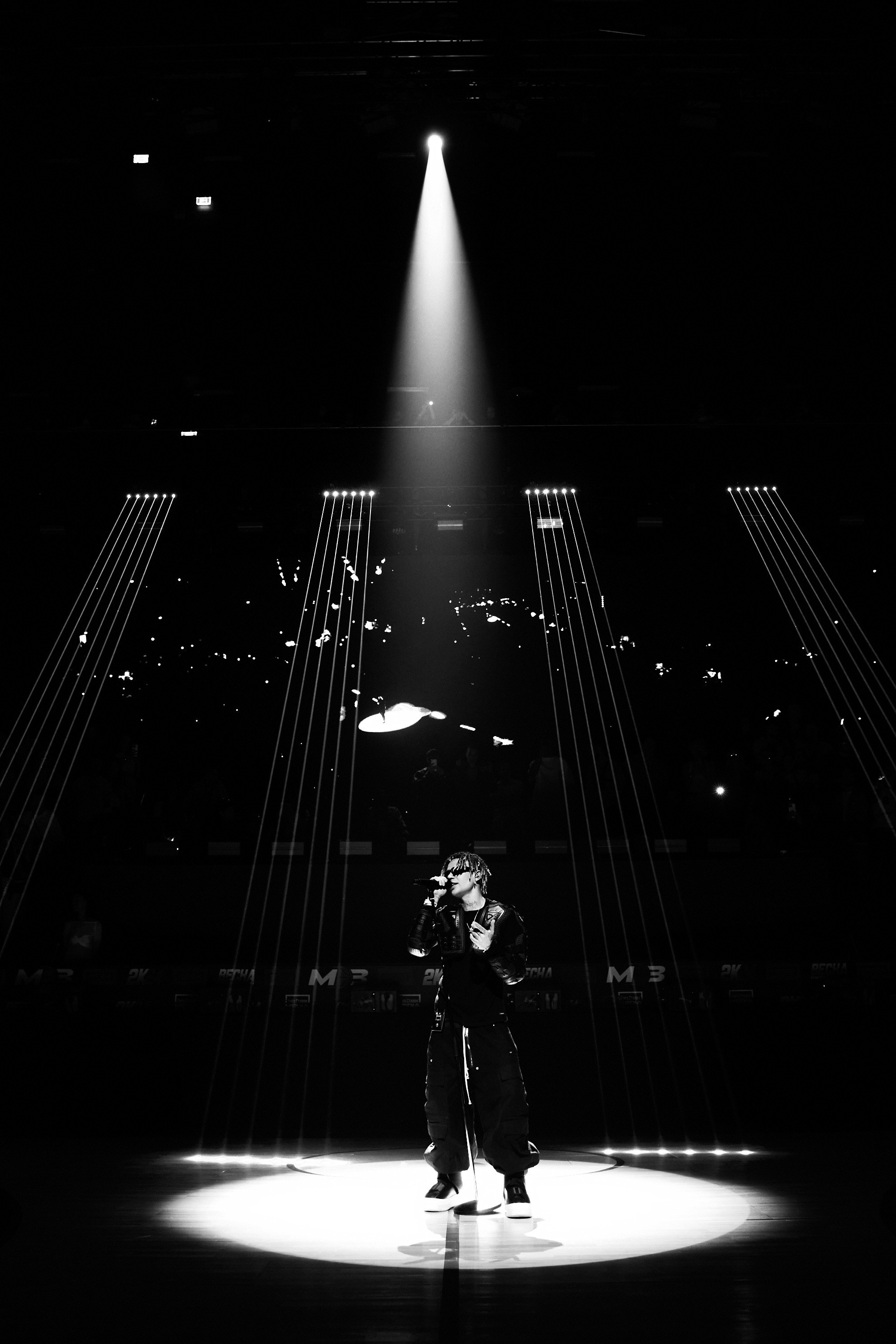 Светская хроника. Антон Чигляков -   профессиональный фотограф