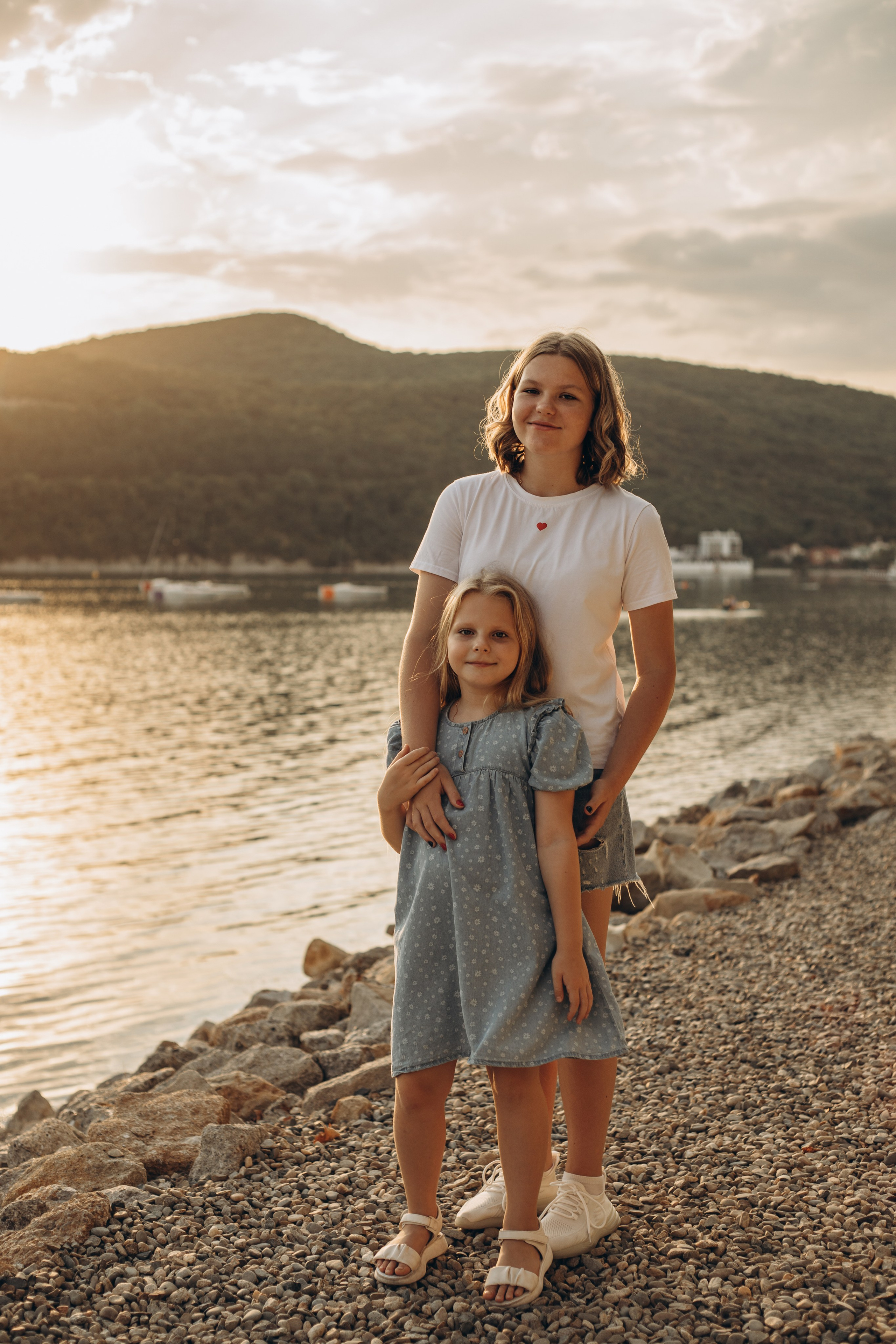 Антон, Тамара, Алиса и Ева — летний вечер у озера. Семейный фотограф Новороссийск, Анапа, Геленджик — Юлия Давыдова