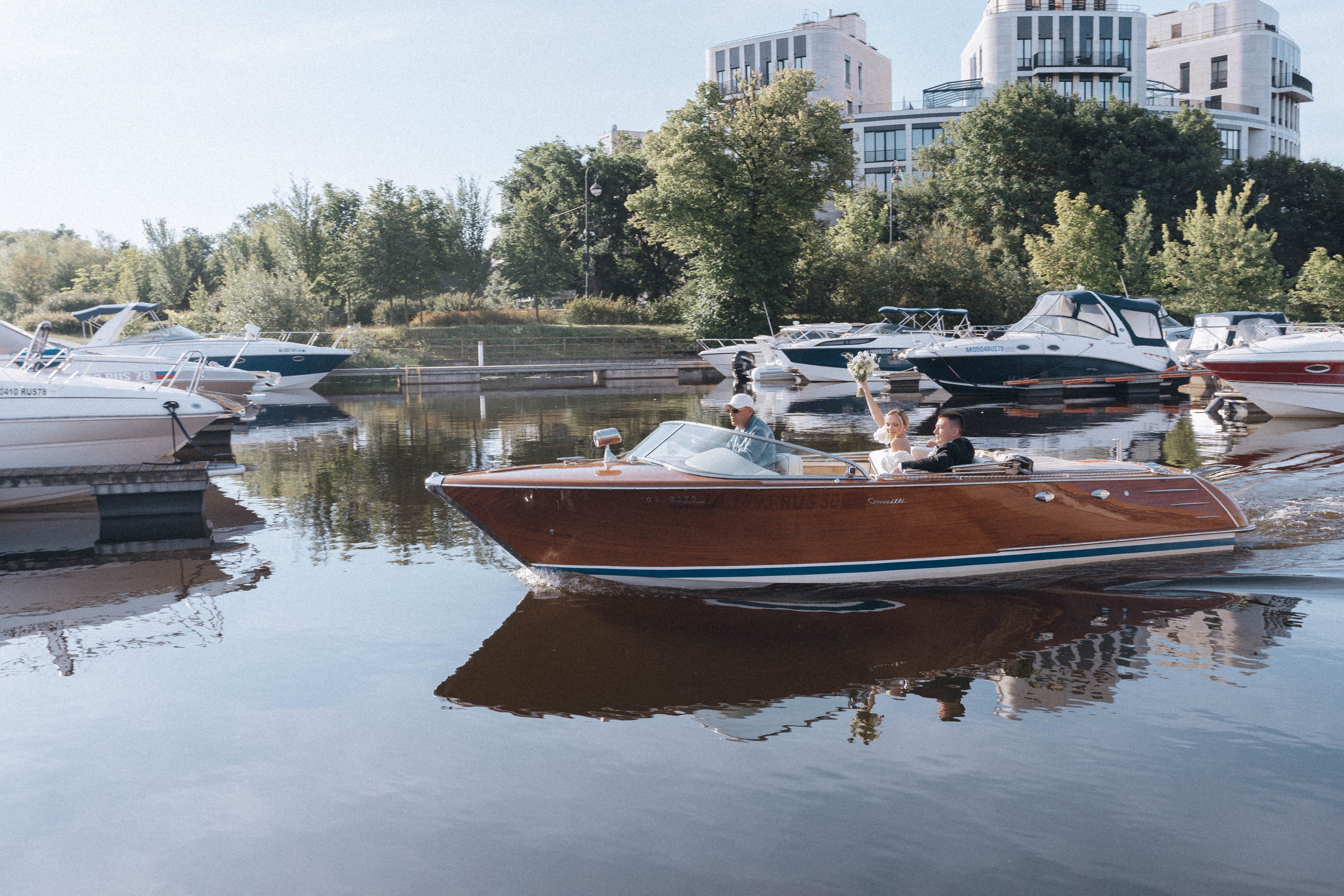 СВАДЕНБНАЯ СЬЕМКА НА КАТЕРЕ ПО КАНАЛАМ САНКТ-ПЕТЕРБУРГА И В АКВАТОРИИ НЕВЫ. Профессиональный фотограф, Санкт-Петербург — Виктория Богомолова